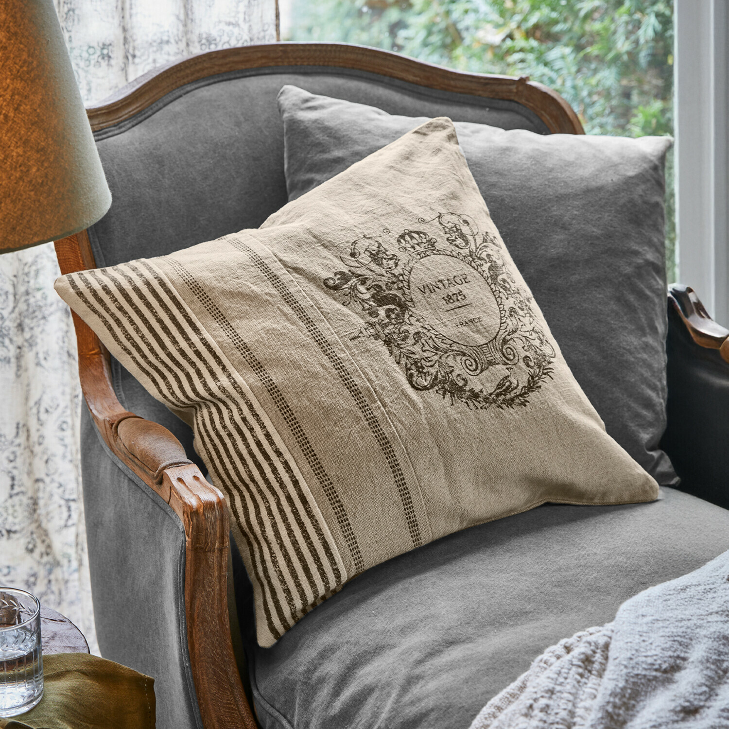 Housse de coussin Lélex Coussin décoratif beige en coton avec impression vintage noire et rayures, style rustique