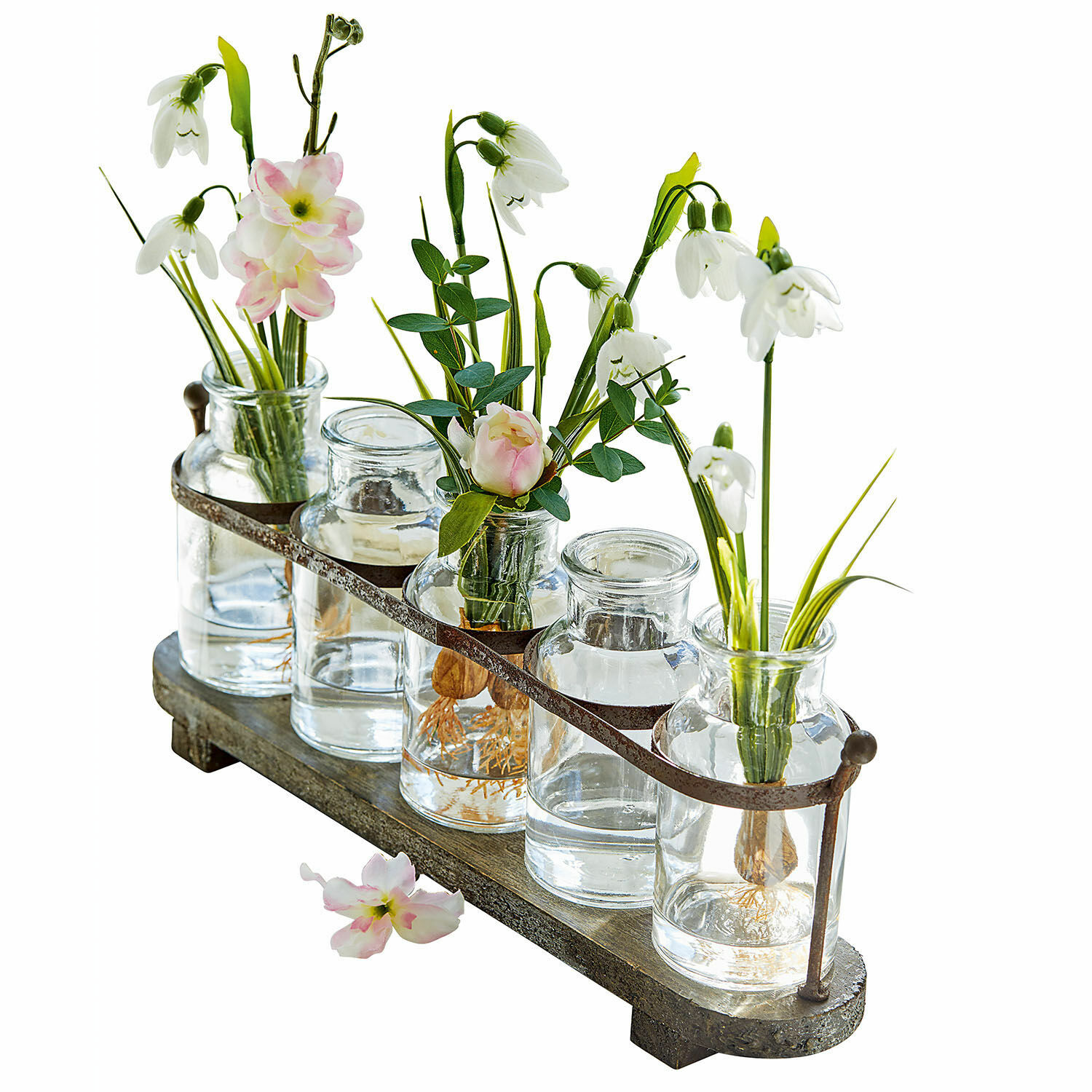 Lot de 5 vases Ranjo Ensemble de cinq vases en verre avec support métallique sur base en bois, décoré de fleurs