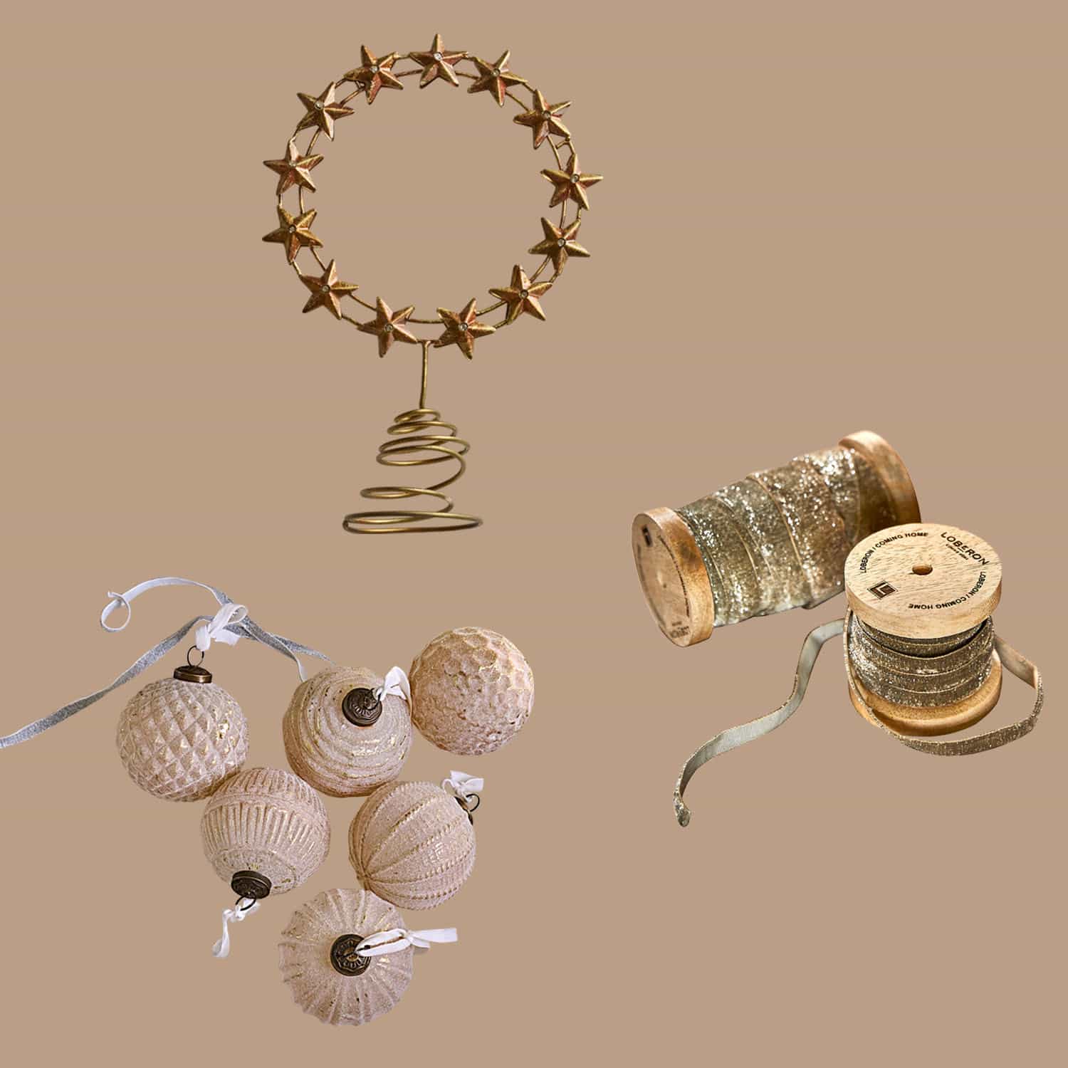 Ensemble de décorations dorées de Noël avec étoile, boules texturées et rubans pailletés