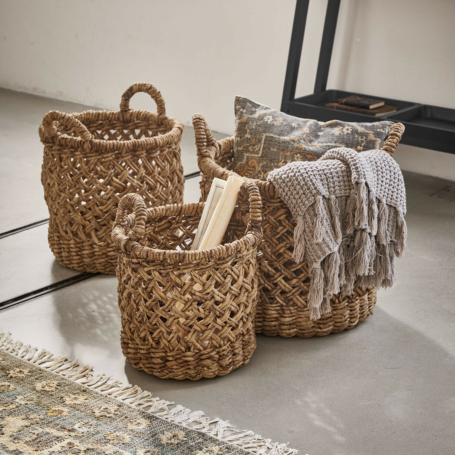 Lot de 3 paniers Orsenda Ensemble de trois paniers en osier naturel pour rangement et décoration intérieure