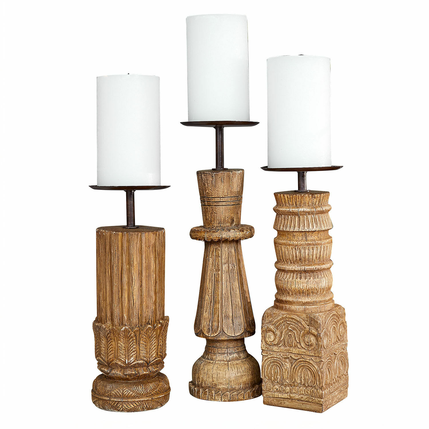 Lot de 3 bougeoirs Zahirah Ensemble de trois bougeoirs en bois naturel avec bougies blanches pour décoration intérieure