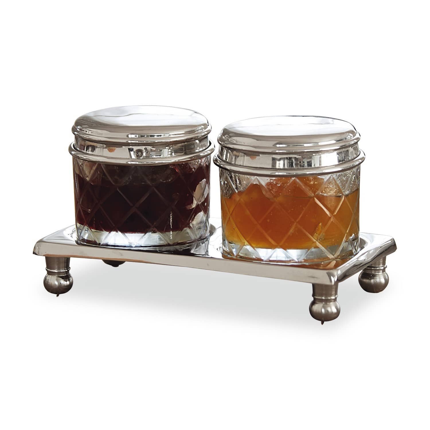 Lot de 2 pots Aiton Ensemble de deux pots en verre avec couvercles métalliques sur plateau en acier inoxydable