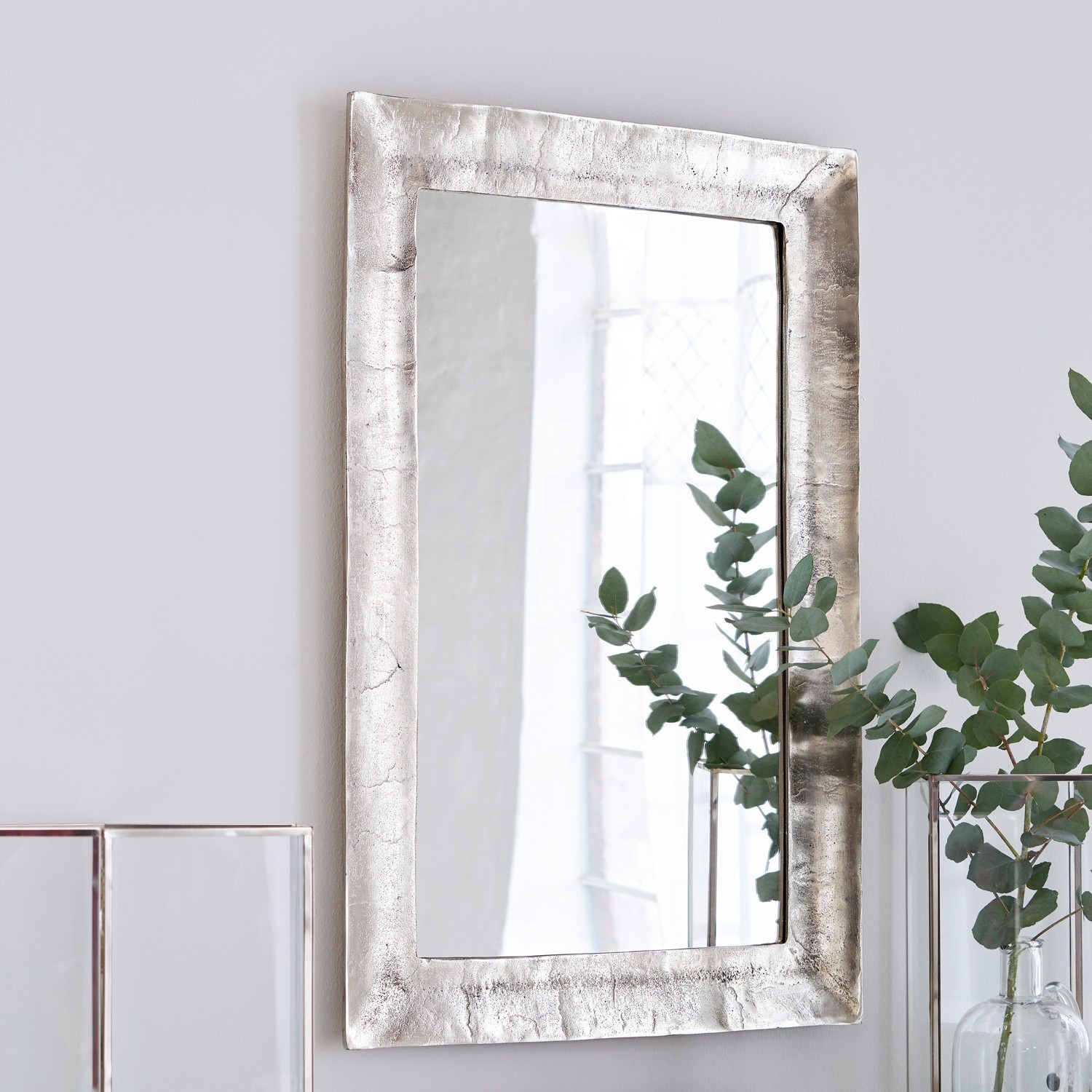 Miroir Bellevalley Miroir mural rectangulaire avec cadre argenté texturé pour décoration intérieure élégante et moderne
