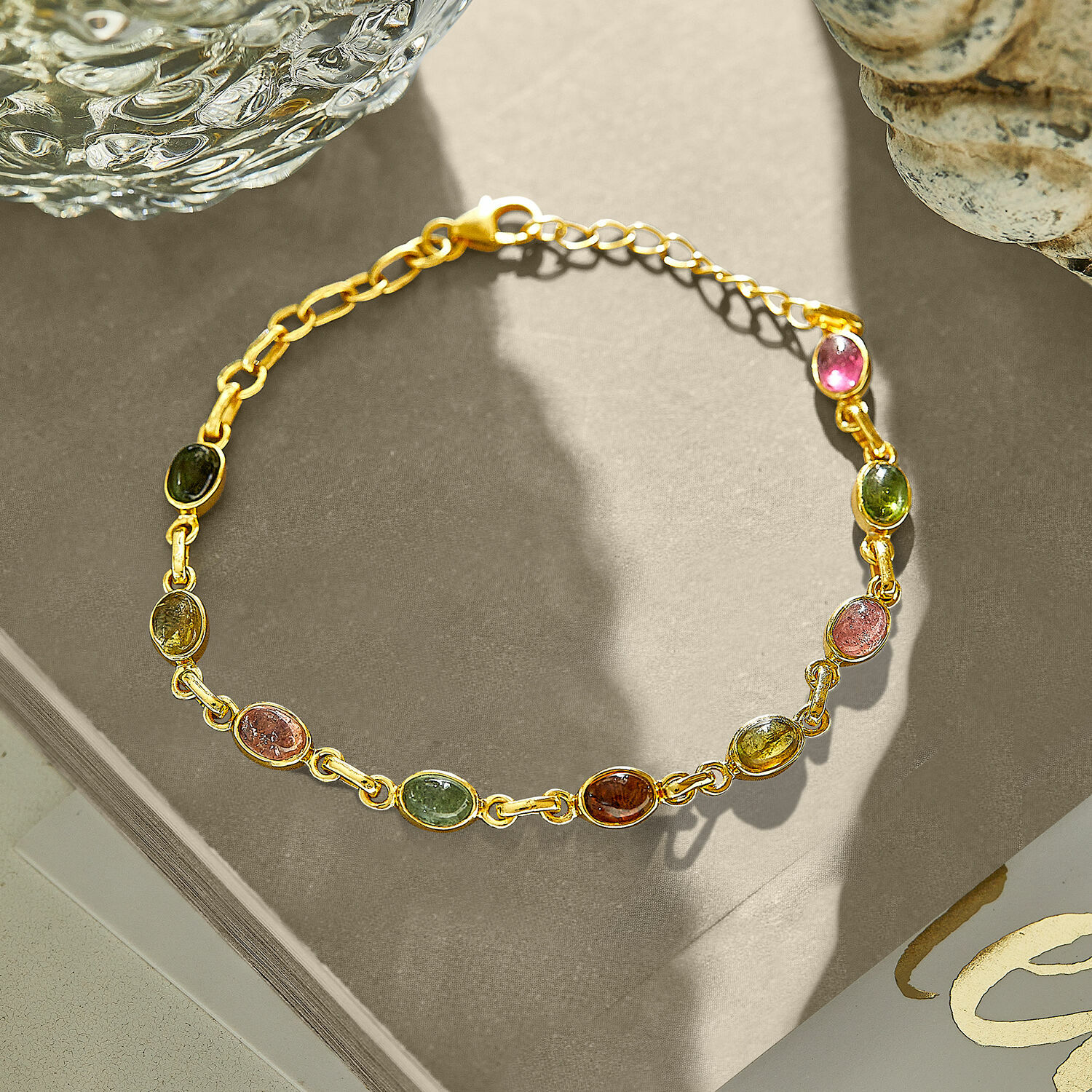 Bracelet Leilan Bracelet doré avec pierres précieuses colorées sur chaîne, bijou féminin élégant