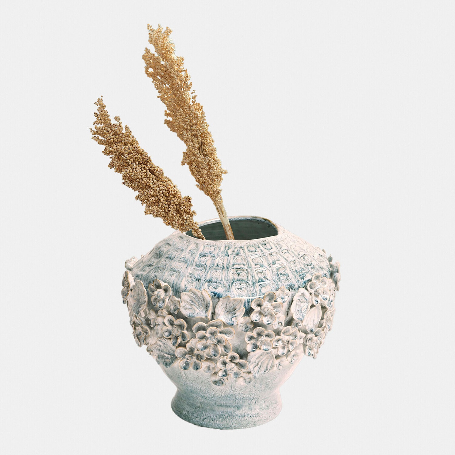 Vase Mireauxine Vase en céramique gris-bleu avec relief floral et herbes séchées décoratives à l'intérieur