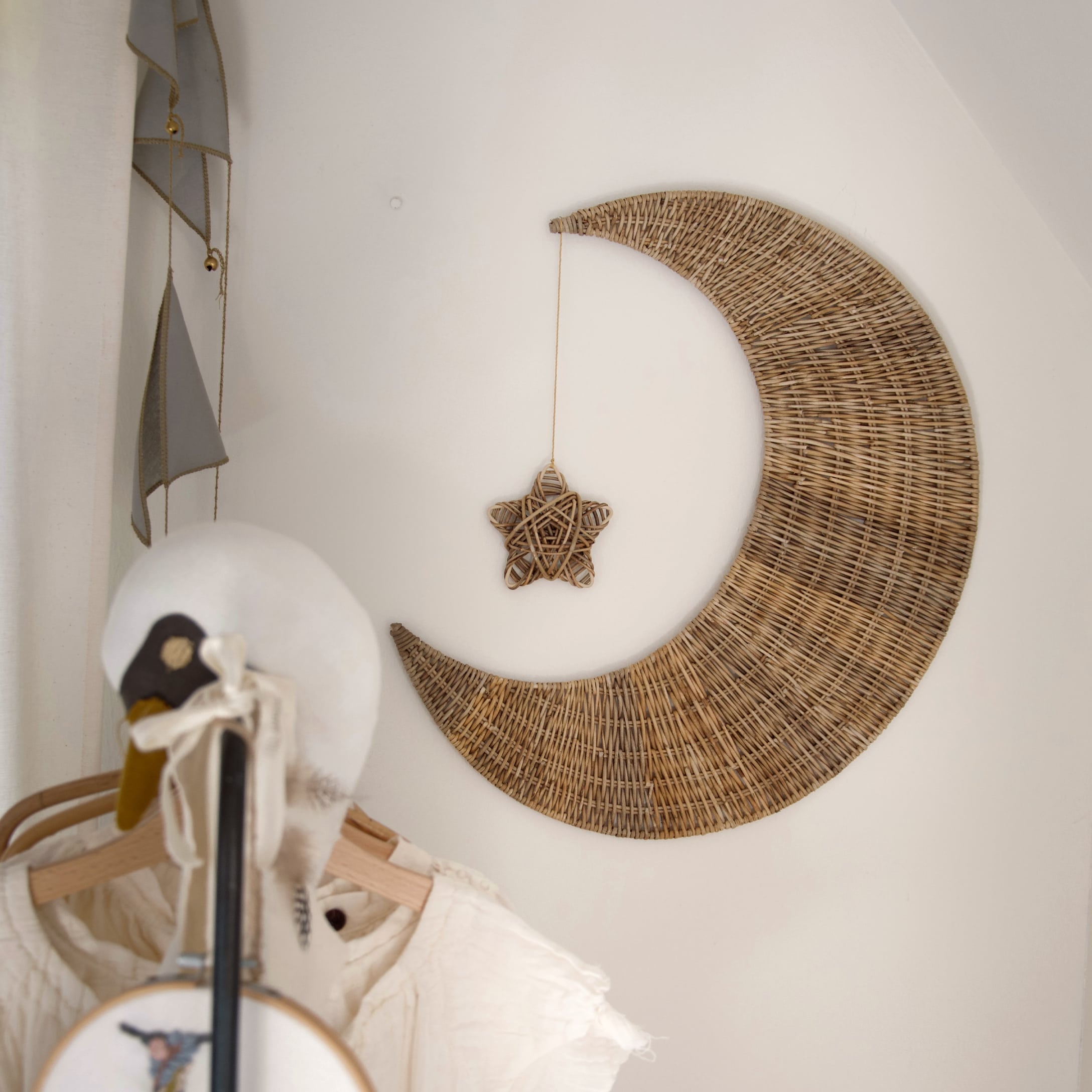 Décoration murale en osier en forme de croissant avec étoile suspendue, couleur naturelle, style bohème