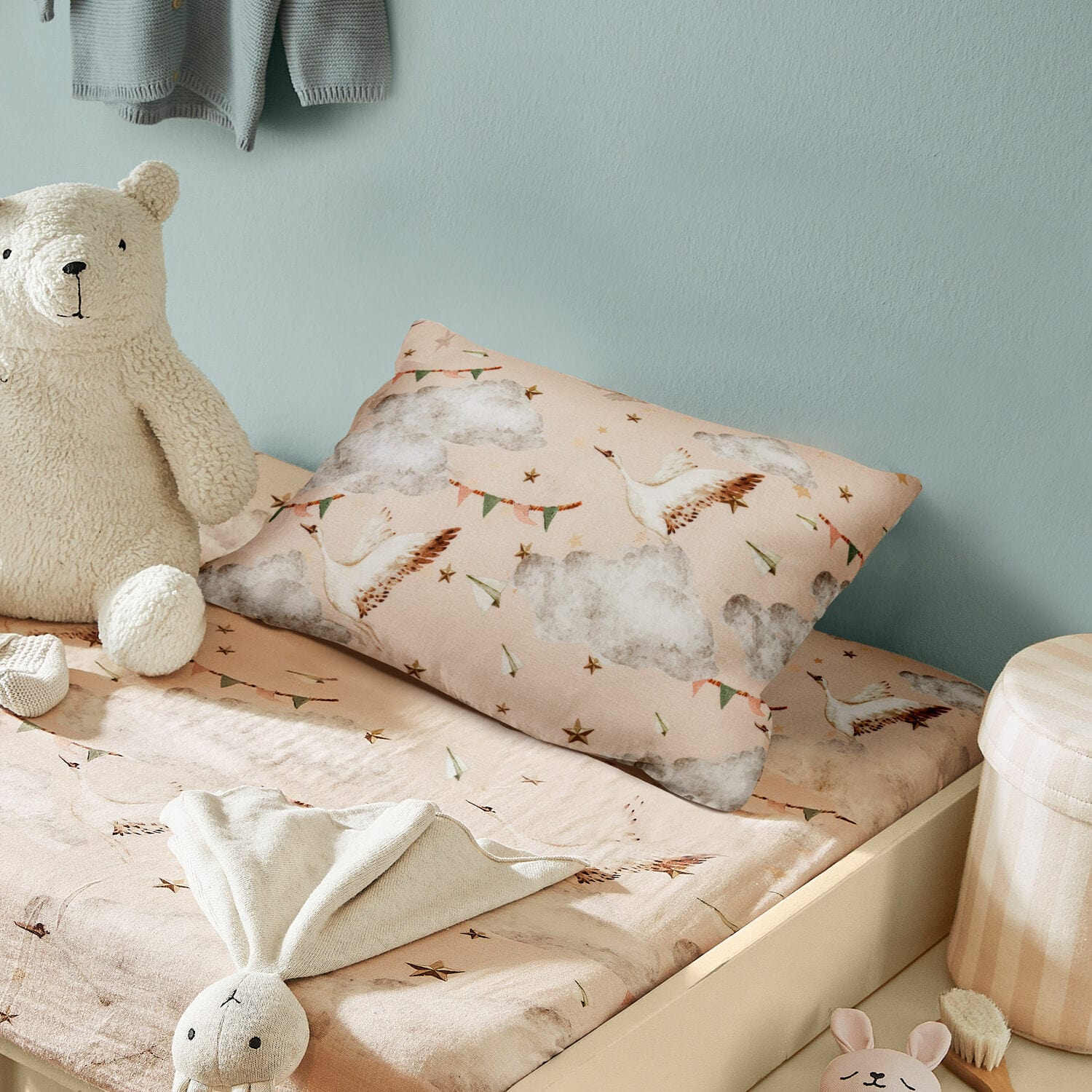 Housse de coussin Bellise Parure de lit enfant en coton beige avec motifs nuages et oiseaux, douce et confortable