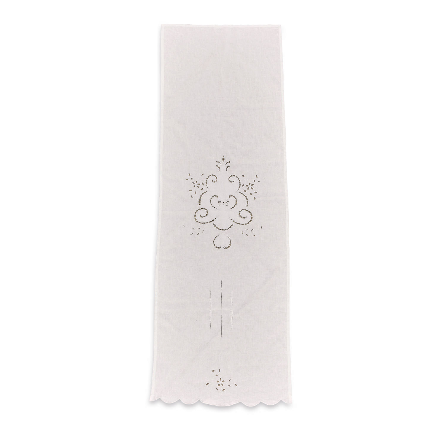 Chemin de table Kara Chemin de table blanc en lin avec motif ajouré et bord festonné pour décoration