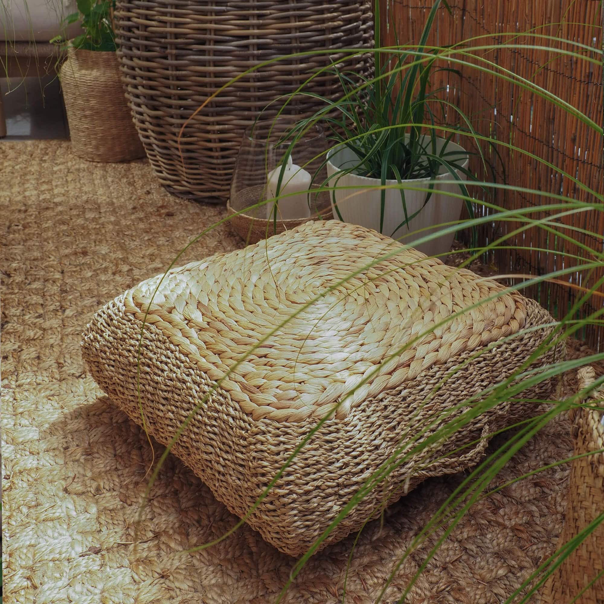 Coussin de sol carré en osier naturel tressé beige pour décoration intérieure confortable