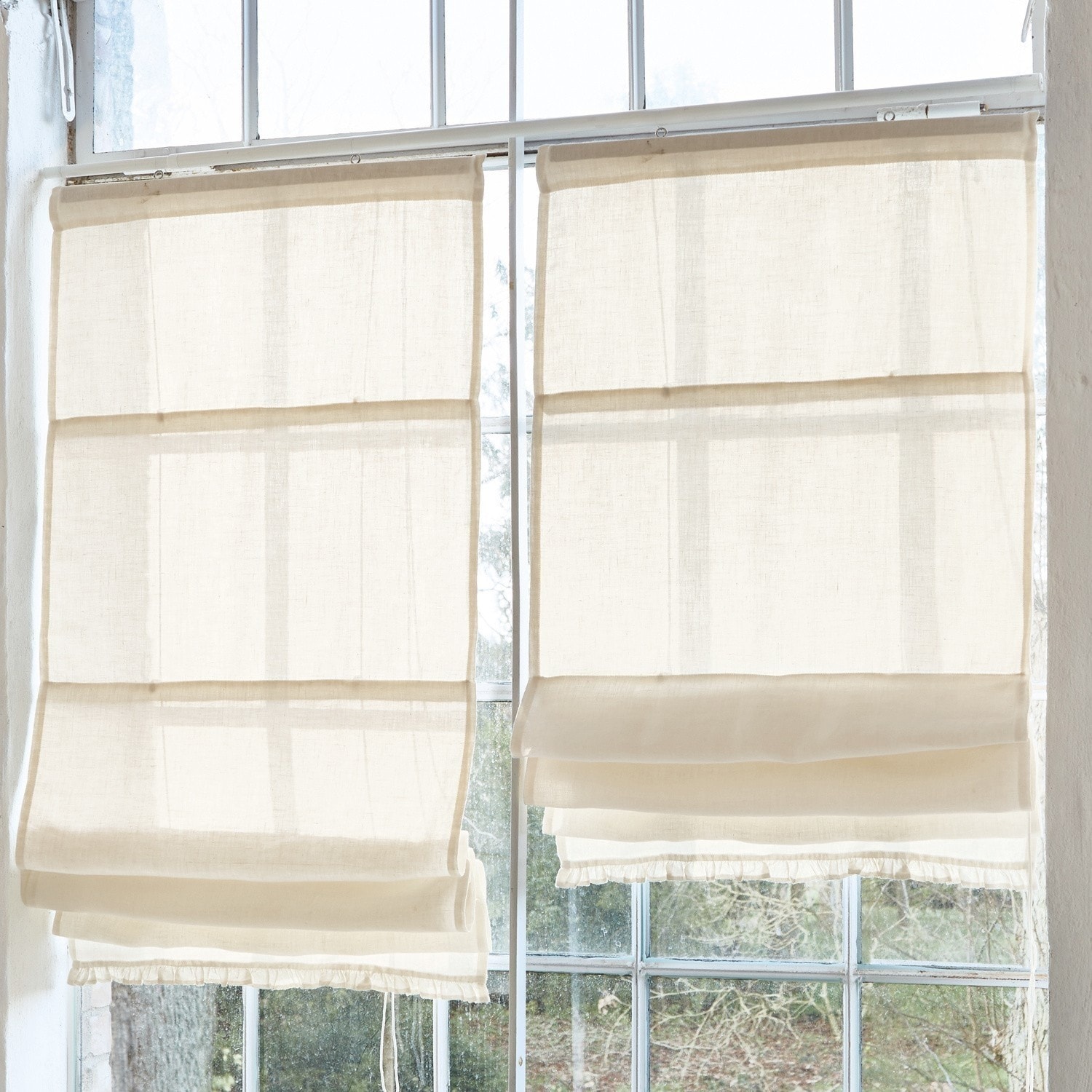 Store bateau Dercy Stores romains en lin beige léger sur fenêtre, décoration intérieure et protection solaire