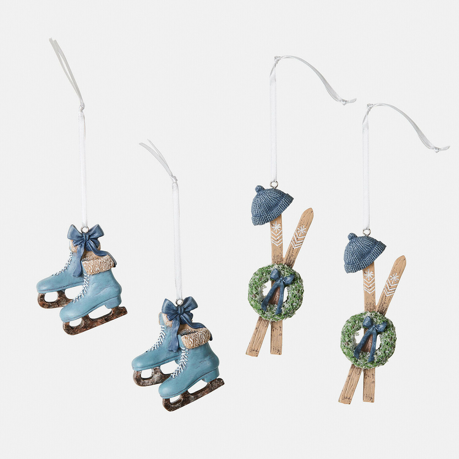 Set de 4 décorations bleues en plastique : patins et skis avec couronne pour sapin de Noël