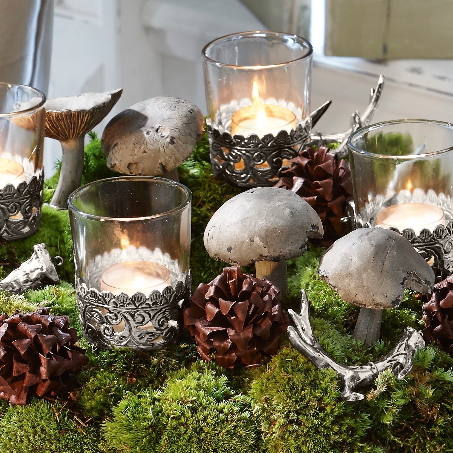 Lot de 4 champignons décoratifs Joca Décoration de table avec champignons gris, bougeoirs en verre et mousse verte pour ambiance festive