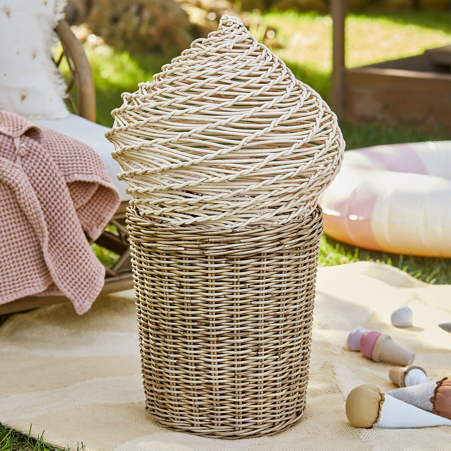 Panier « glace » Bubblenook Panier en osier en forme de glace, couleur naturelle et blanche, parfait pour le rangement intérieur et extérieur