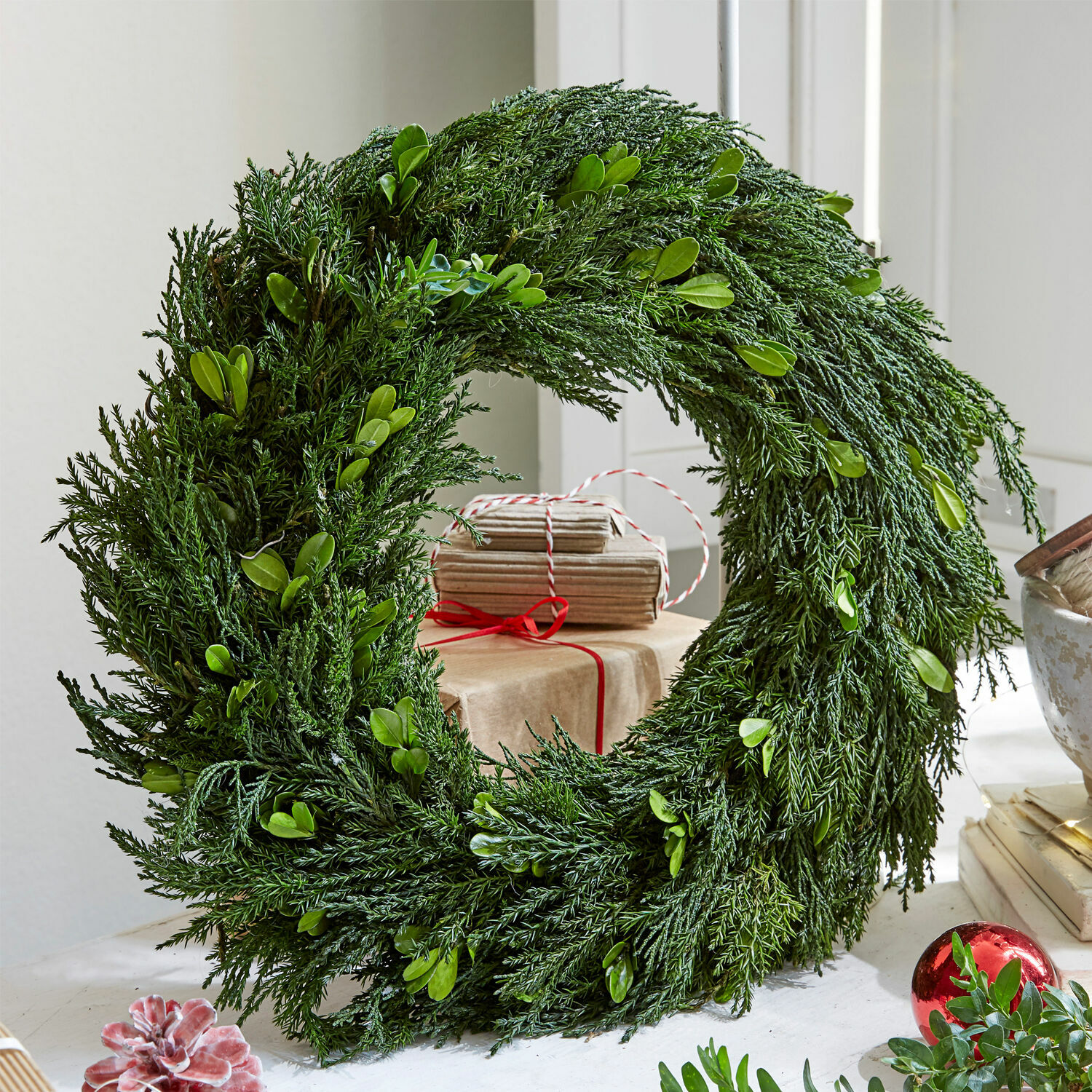 Couronne Dahab Couronne de Noël décorative en branches vertes et feuilles pour décoration festive intérieure