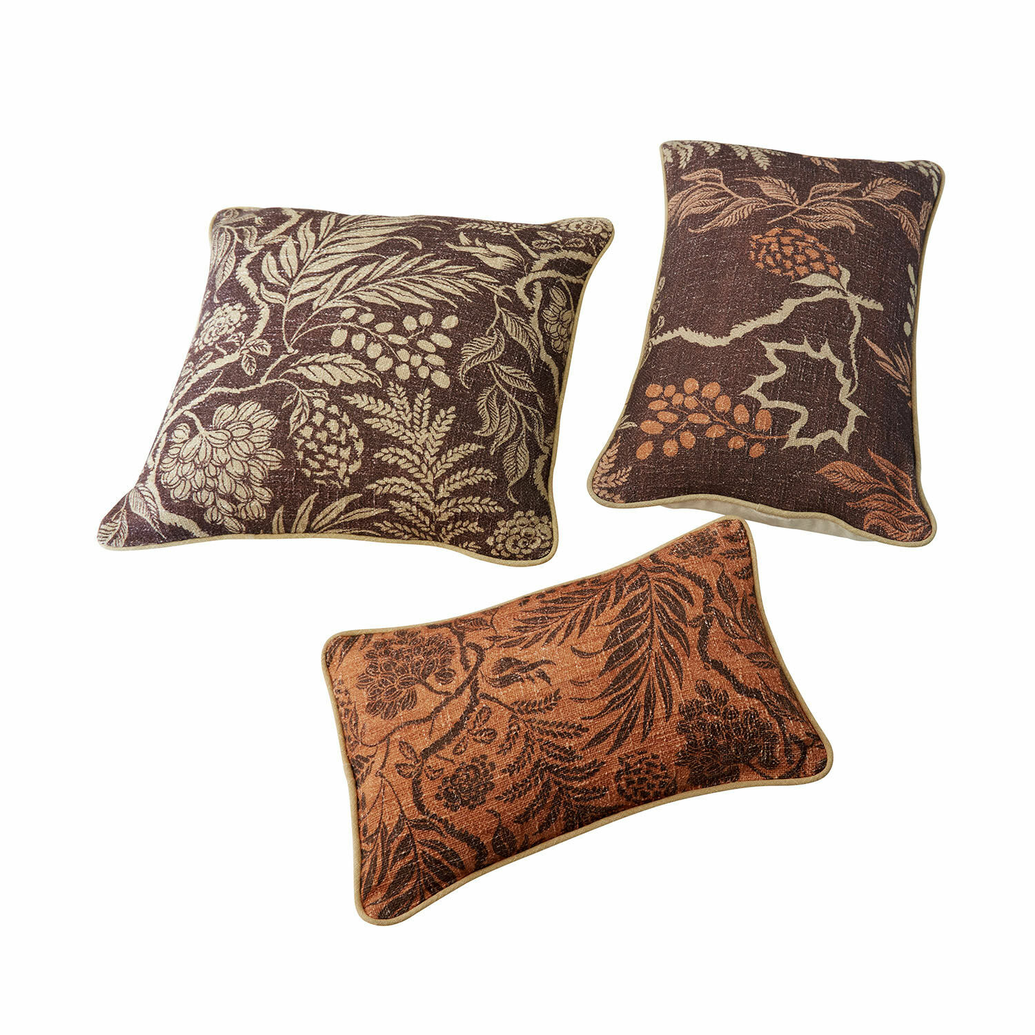 Lot de 3 housses de coussins Carivelle Ensemble de trois coussins décoratifs avec motifs de feuilles en tons marron et orange pour salon