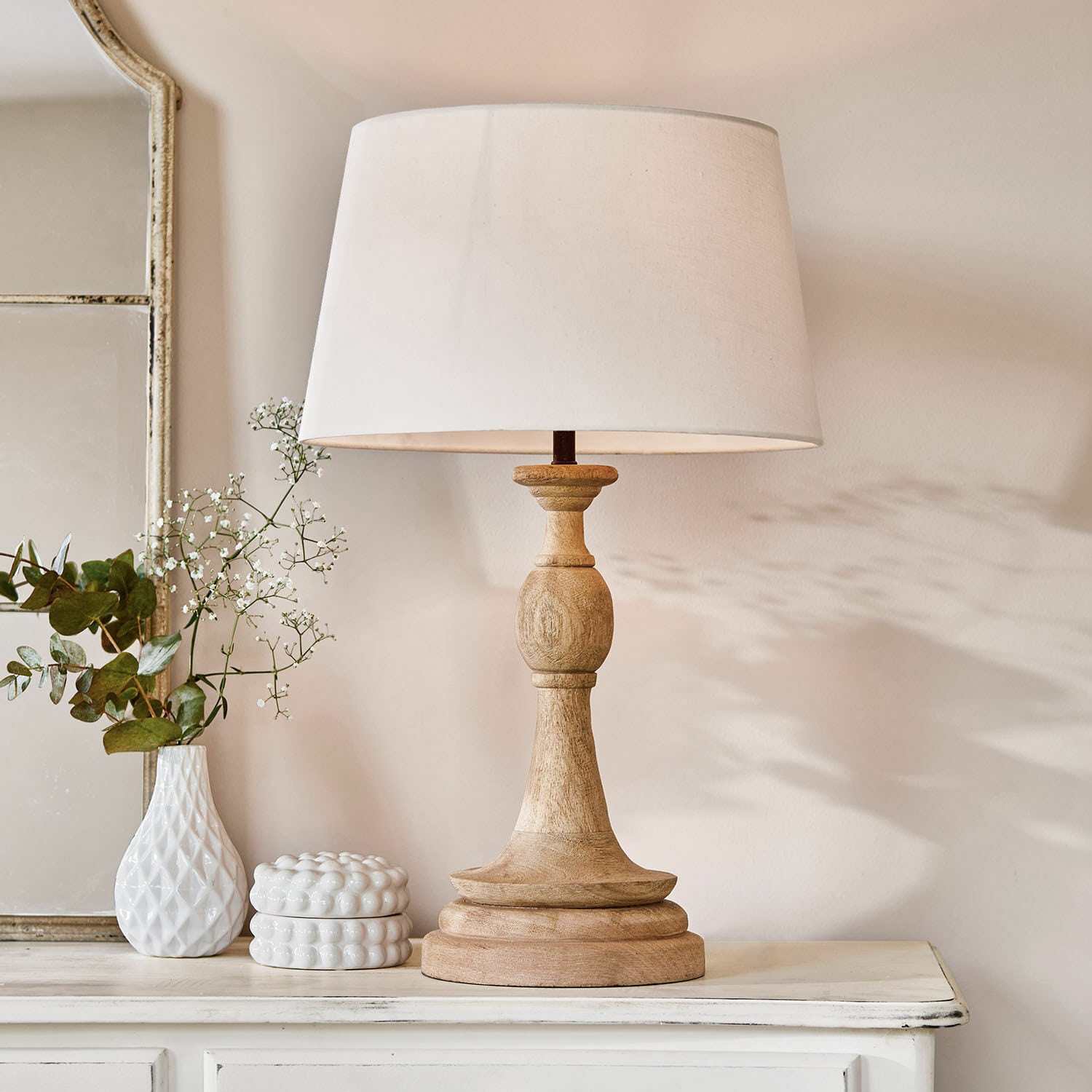 Lampe à poser Dardilly Lampe de table avec base en bois et abat-jour blanc, décoration intérieure, éclairage salon