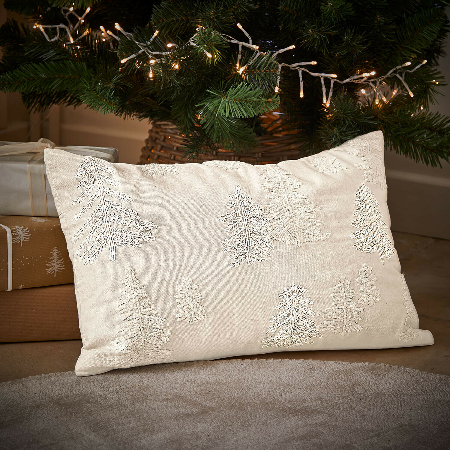 Housse de coussin Finjael Coussin beige en coton avec broderies d'arbres, décoration de Noël élégante pour le salon