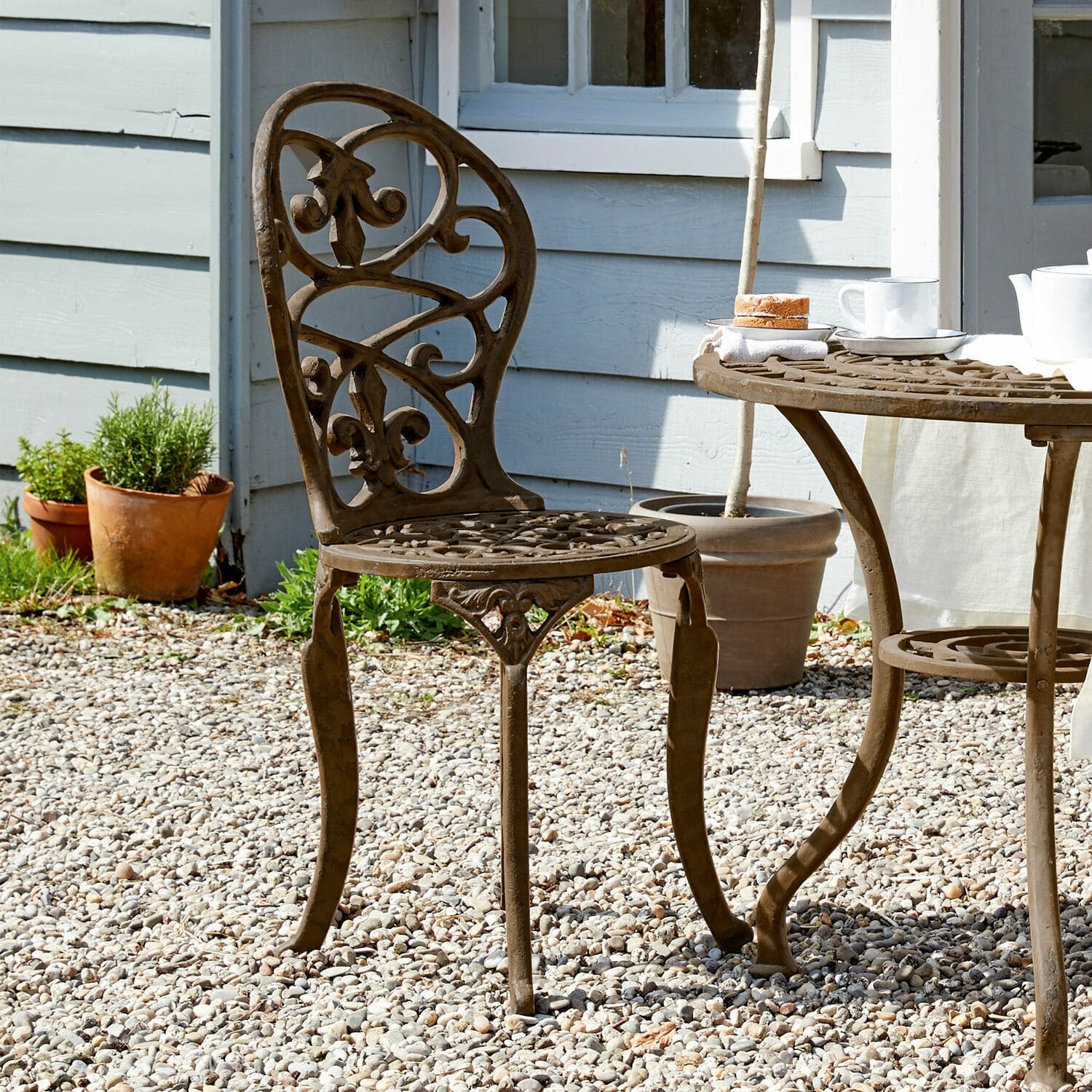 Chaise Sharron
