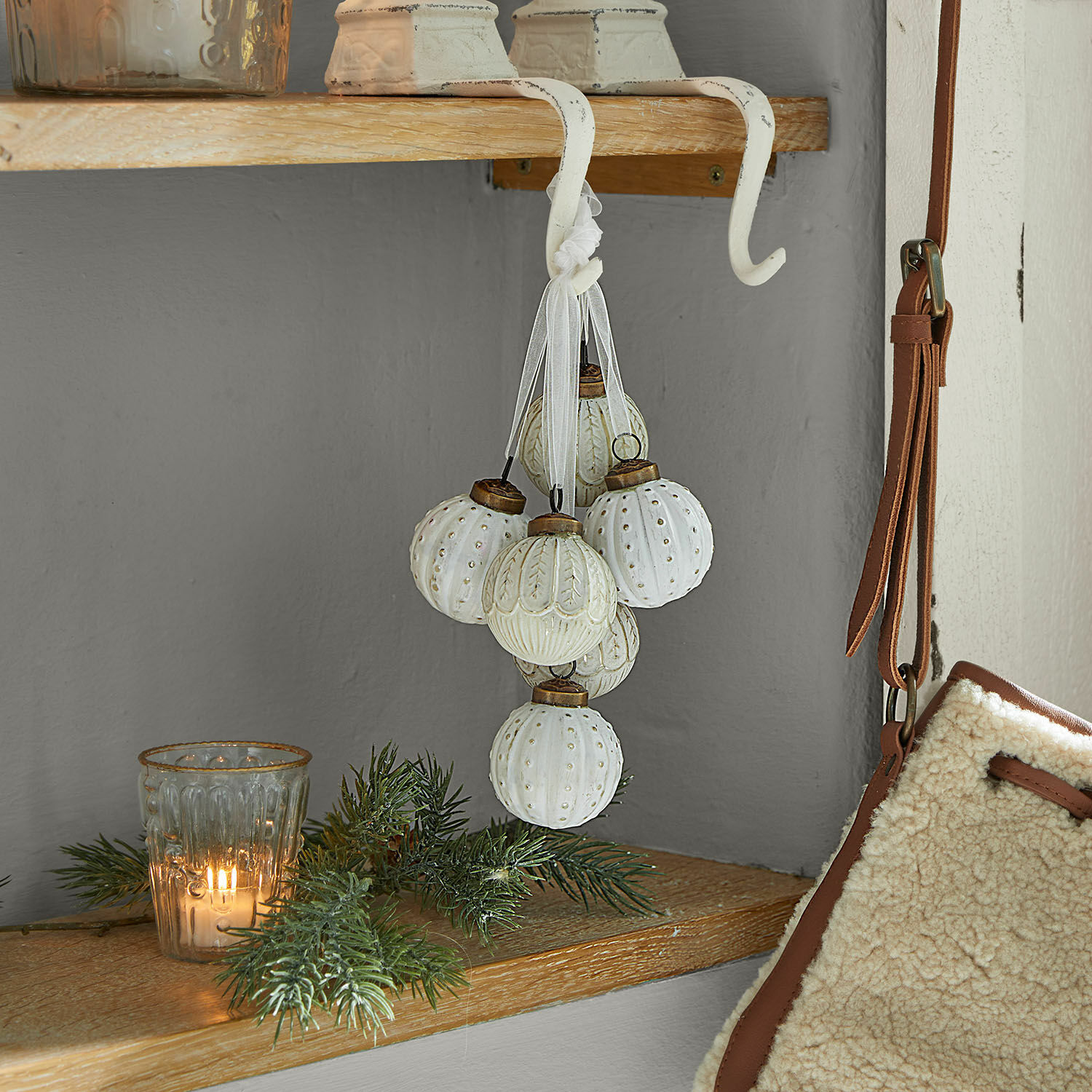 Lot de 6 décorations de Noël Tara Ensemble de décorations de Noël blanches en céramique suspendues avec rubans, ambiance hivernale