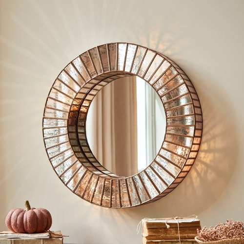 Miroir mural rond avec cadre en cuivre et surface vieillie, décoration intérieure élégante