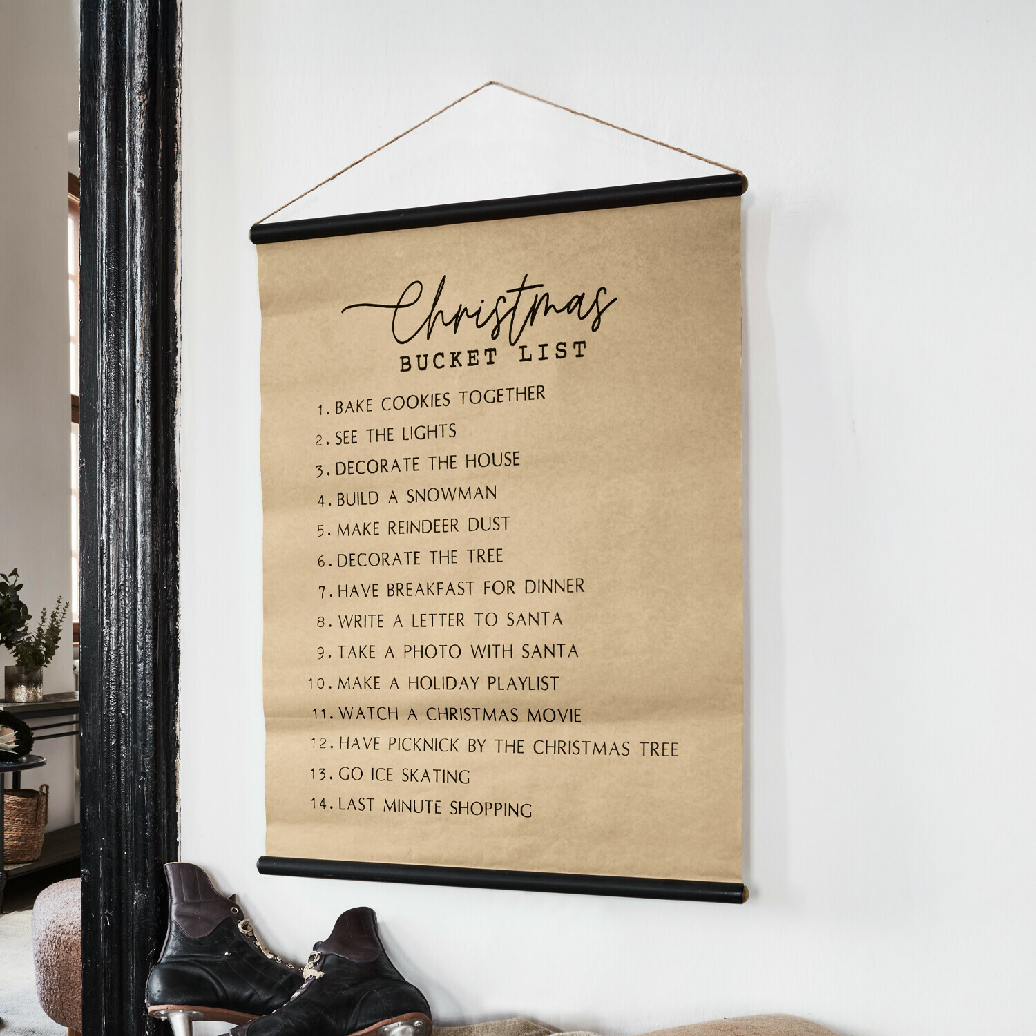 Tableau Christmas Bucket List Affiche murale décorative avec liste de tâches de Noël sur papier brun et support noir suspendu