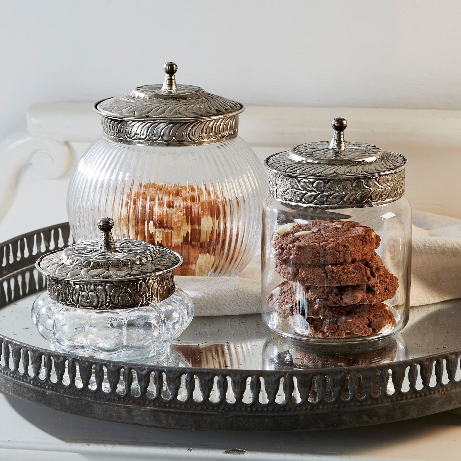 Lot de 3 bonbonnières Plévin Ensemble de trois bocaux en verre avec couvercles métalliques décoratifs pour biscuits et snacks