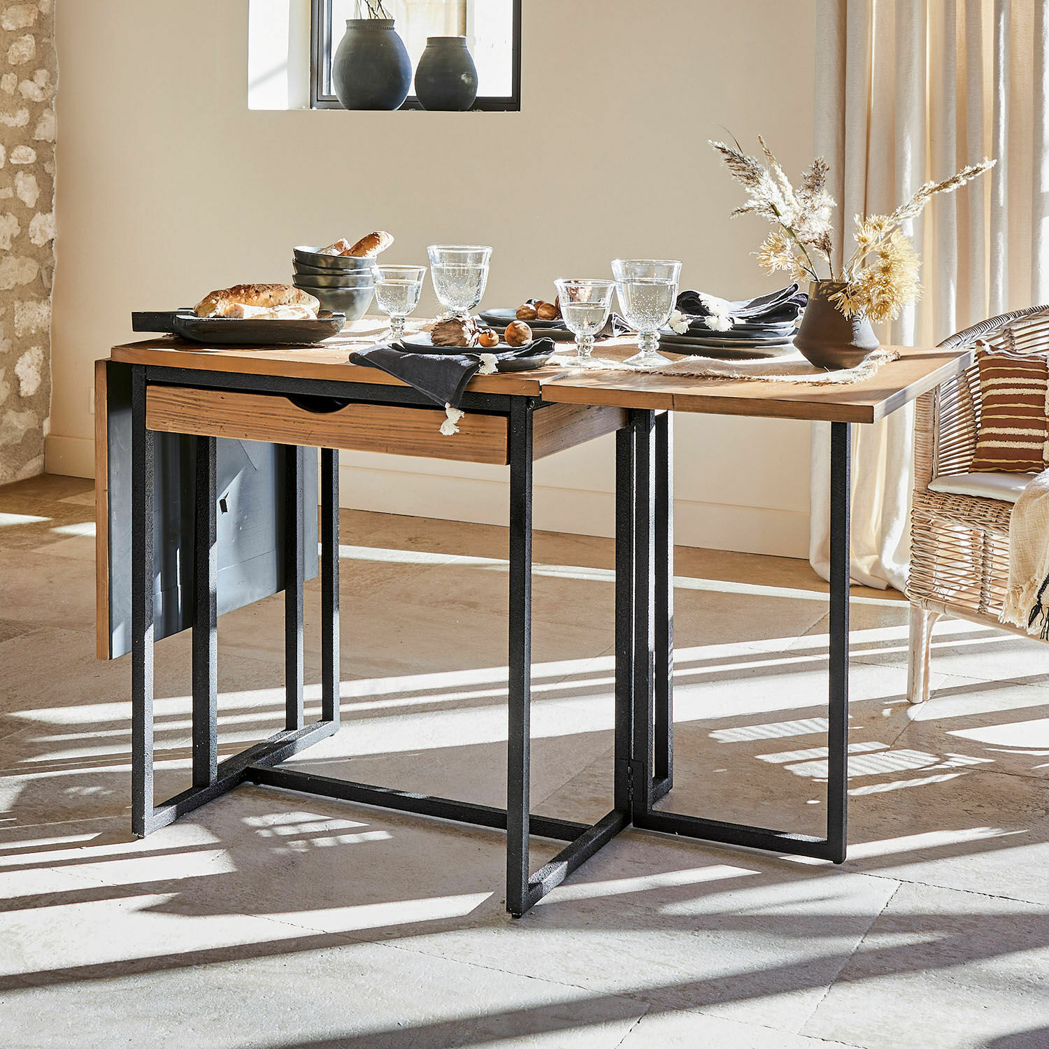 Table Vétrigne Table extensible en bois naturel et métal noir, meuble moderne pour salle à manger
