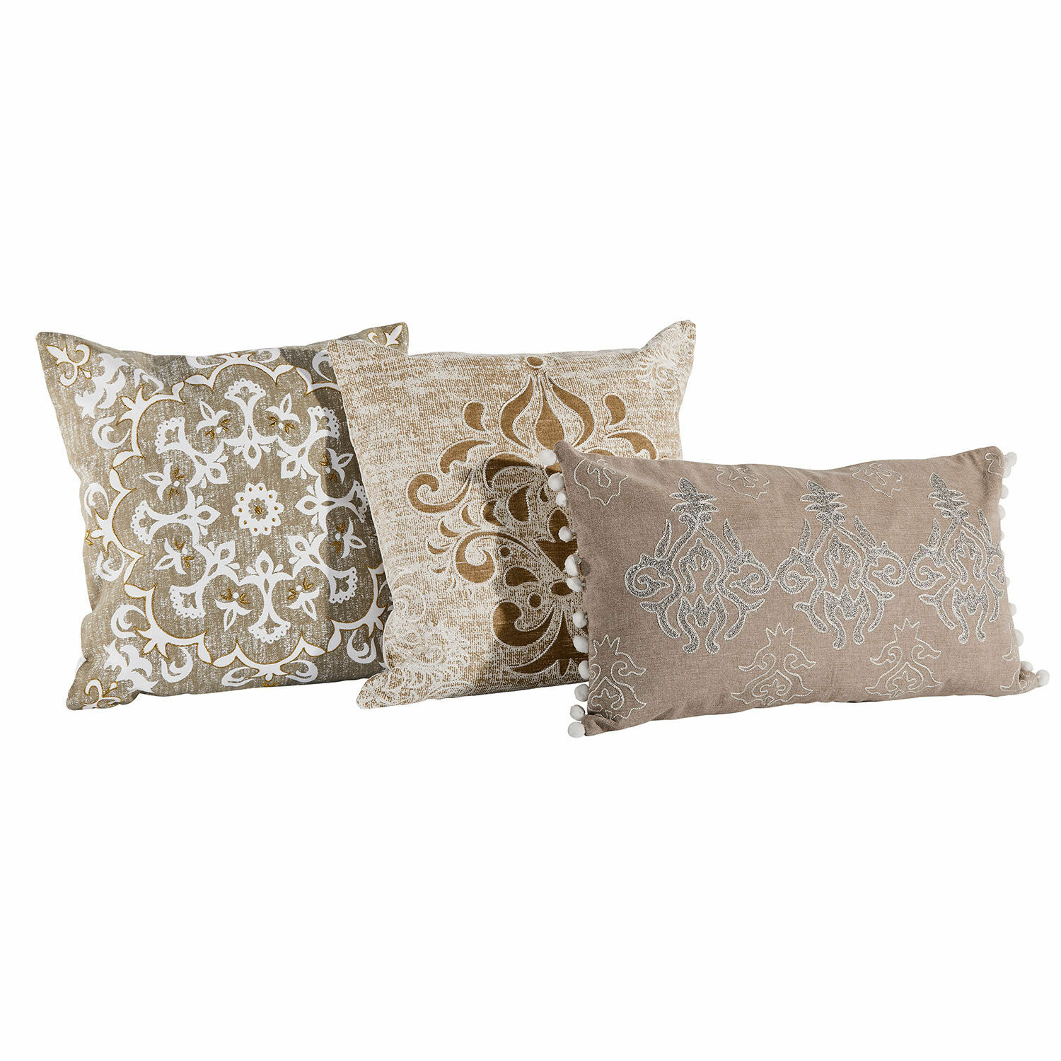 Lot de 3 housses de coussins Emelin Ensemble de trois coussins décoratifs beige avec motifs et pompons, textiles pour salon cosy