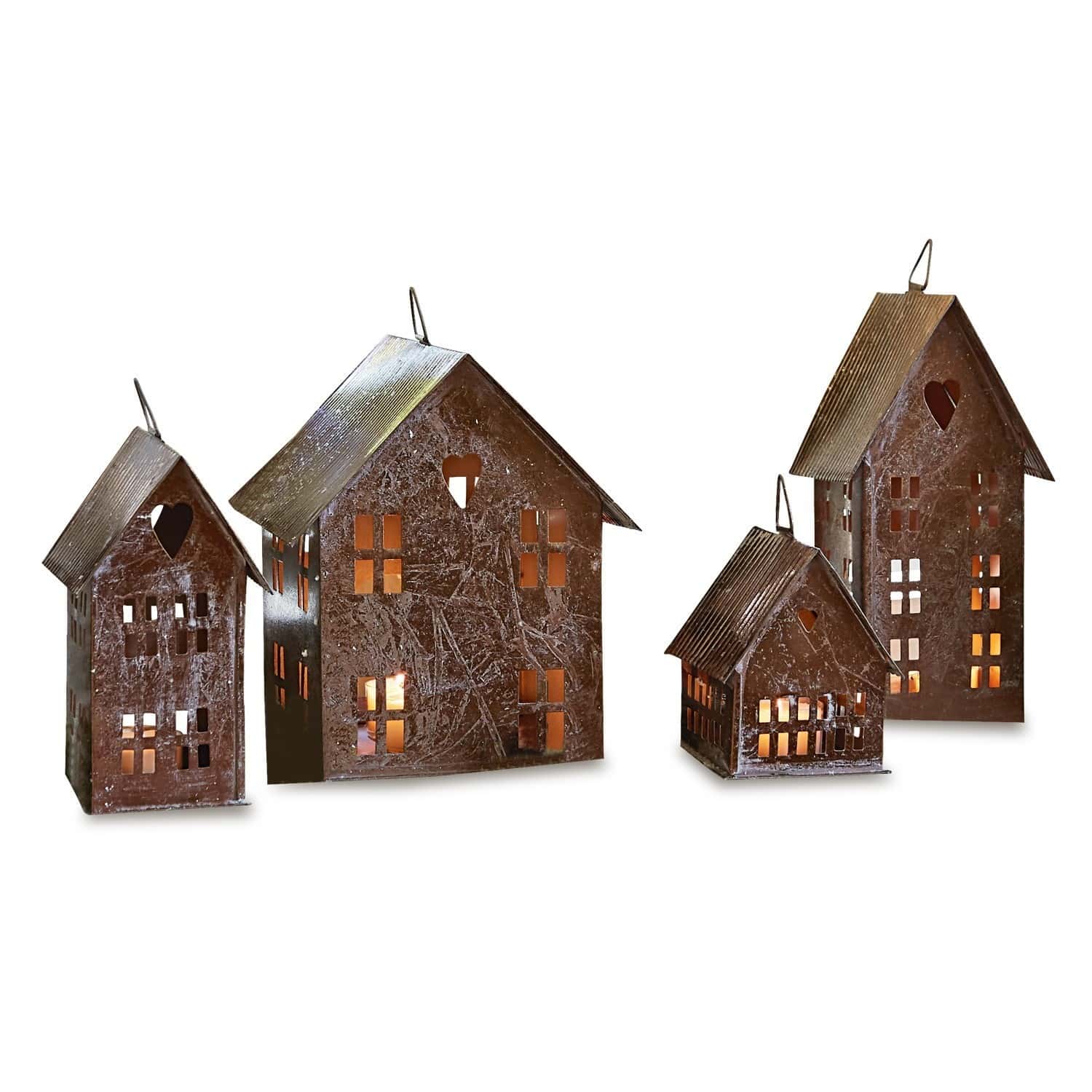 Lot de 4 lanternes Treyford Ensemble de quatre lanternes en métal rouillé en forme de maison avec fenêtres et cœurs découpés