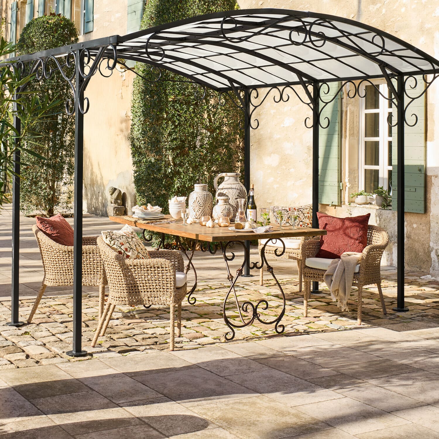 Chaise Mossbury