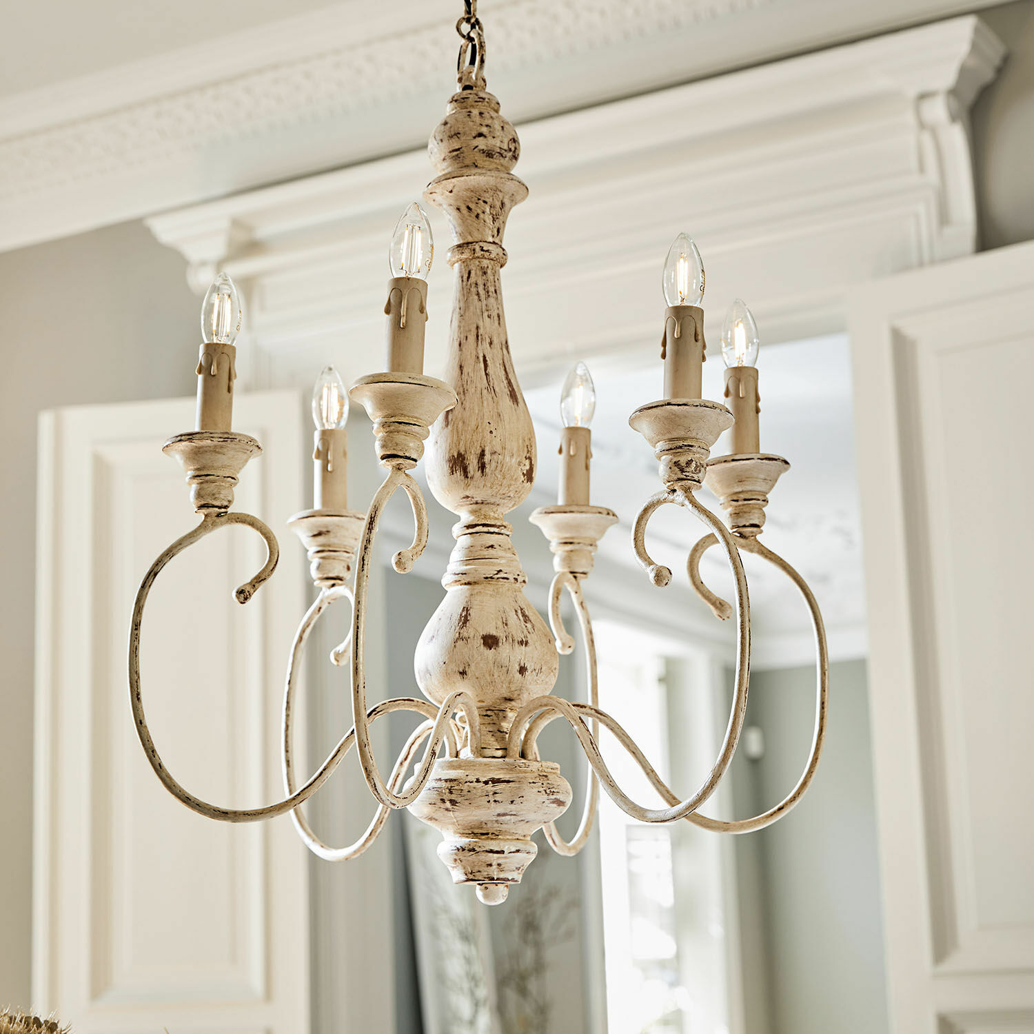 Suspension Greenwich Lustre rustique en métal blanc vieilli pour une ambiance classique et élégante