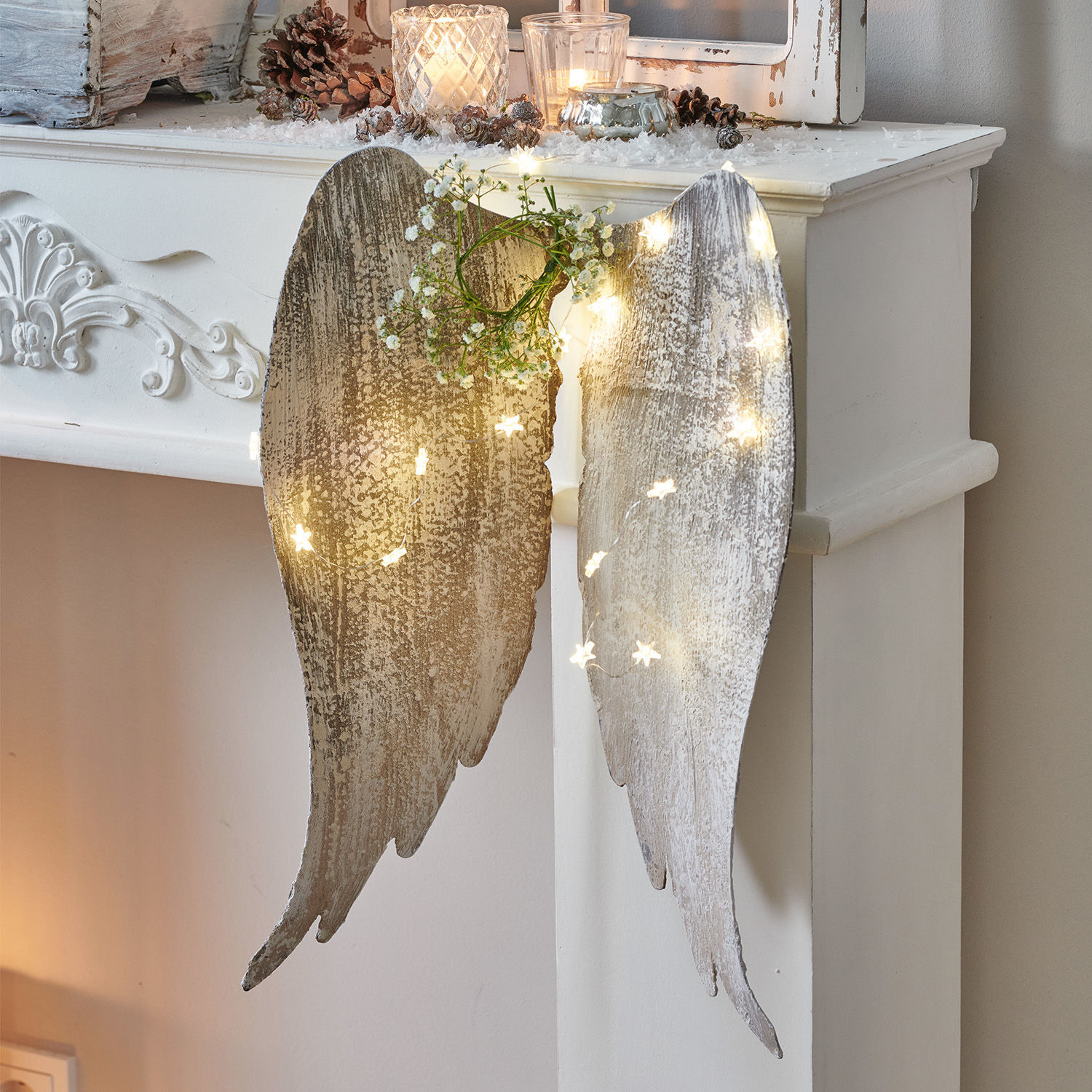 Ailes d'ange Gabrielle Ailes d'ange décoratives en bois blanc avec guirlande LED et couronne verte pour décoration intérieure