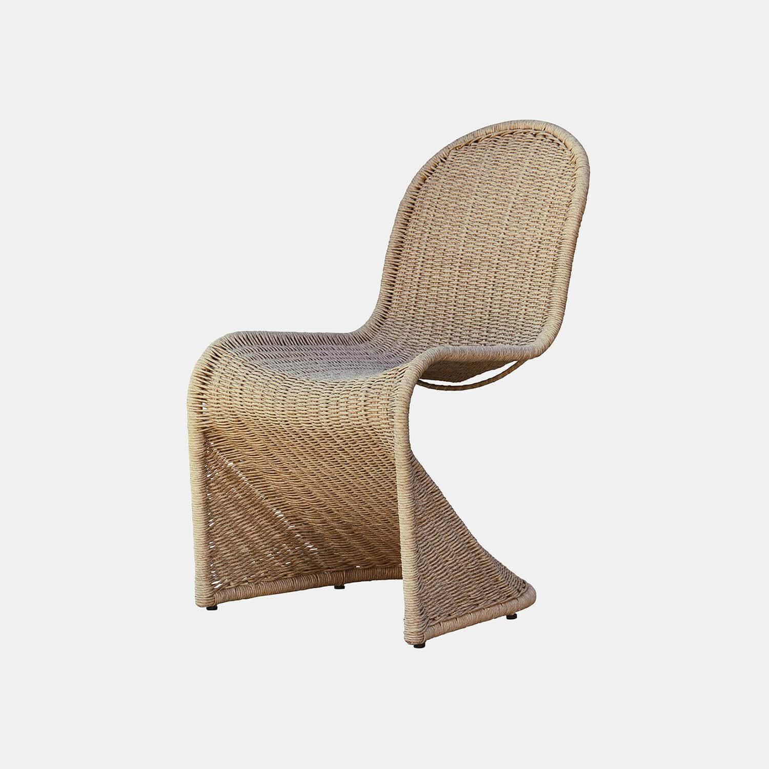 Chaise Melari Chaise en osier beige naturel avec design ondulé moderne, idéale pour salon ou terrasse extérieure