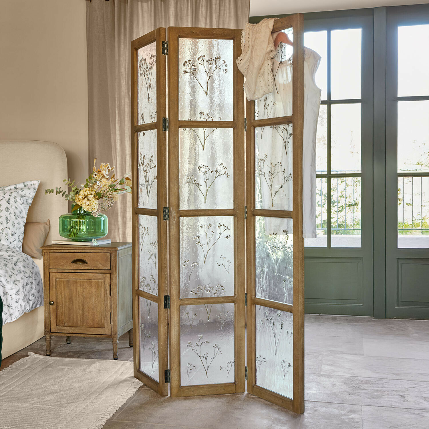 Paravent Somerlyn Paravent en bois avec verre dépoli décoré de motifs floraux, couleur naturelle, décoration intérieure