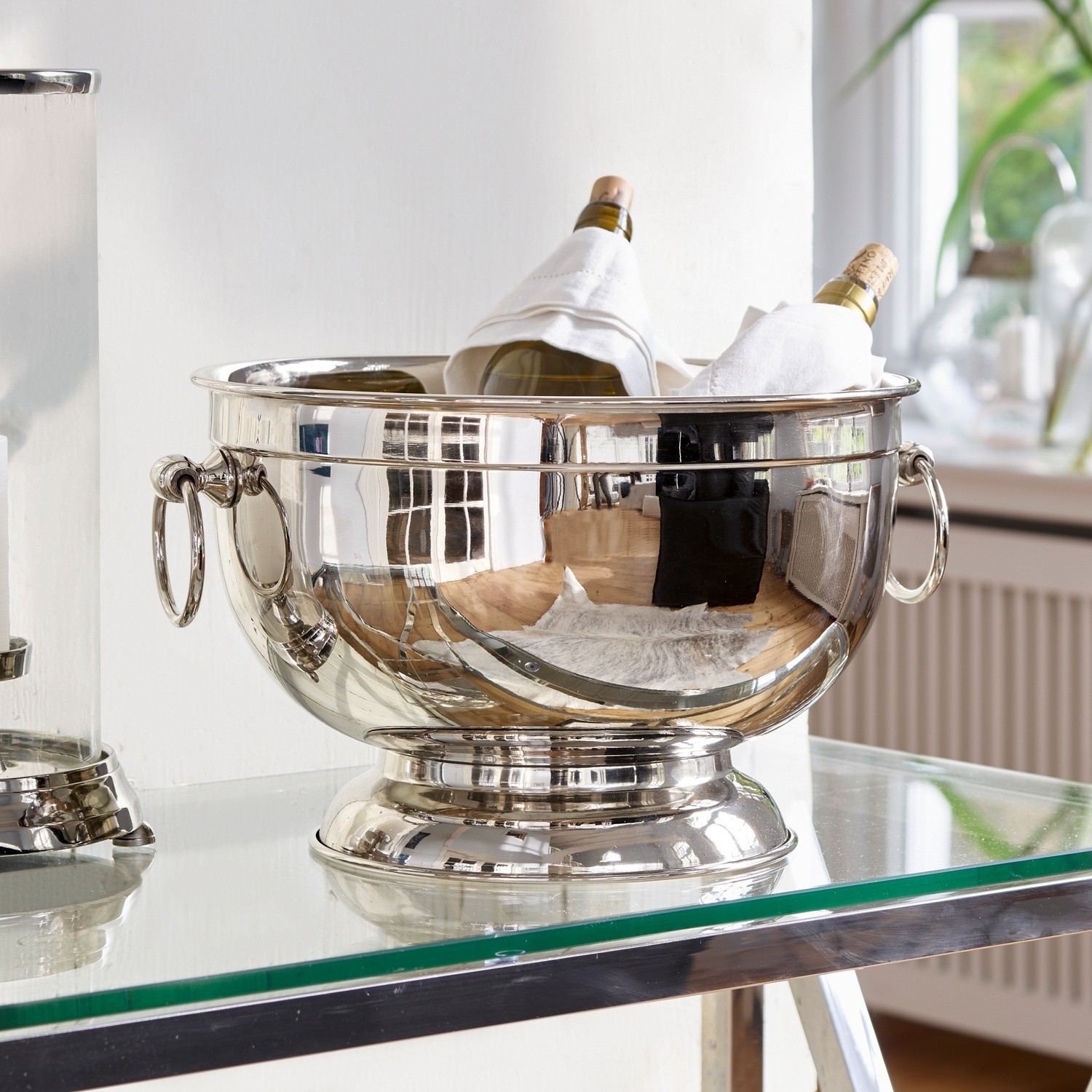 Coupe Westspring Seau à vin en acier inoxydable argenté avec poignées, contenant deux bouteilles enveloppées de tissu blanc