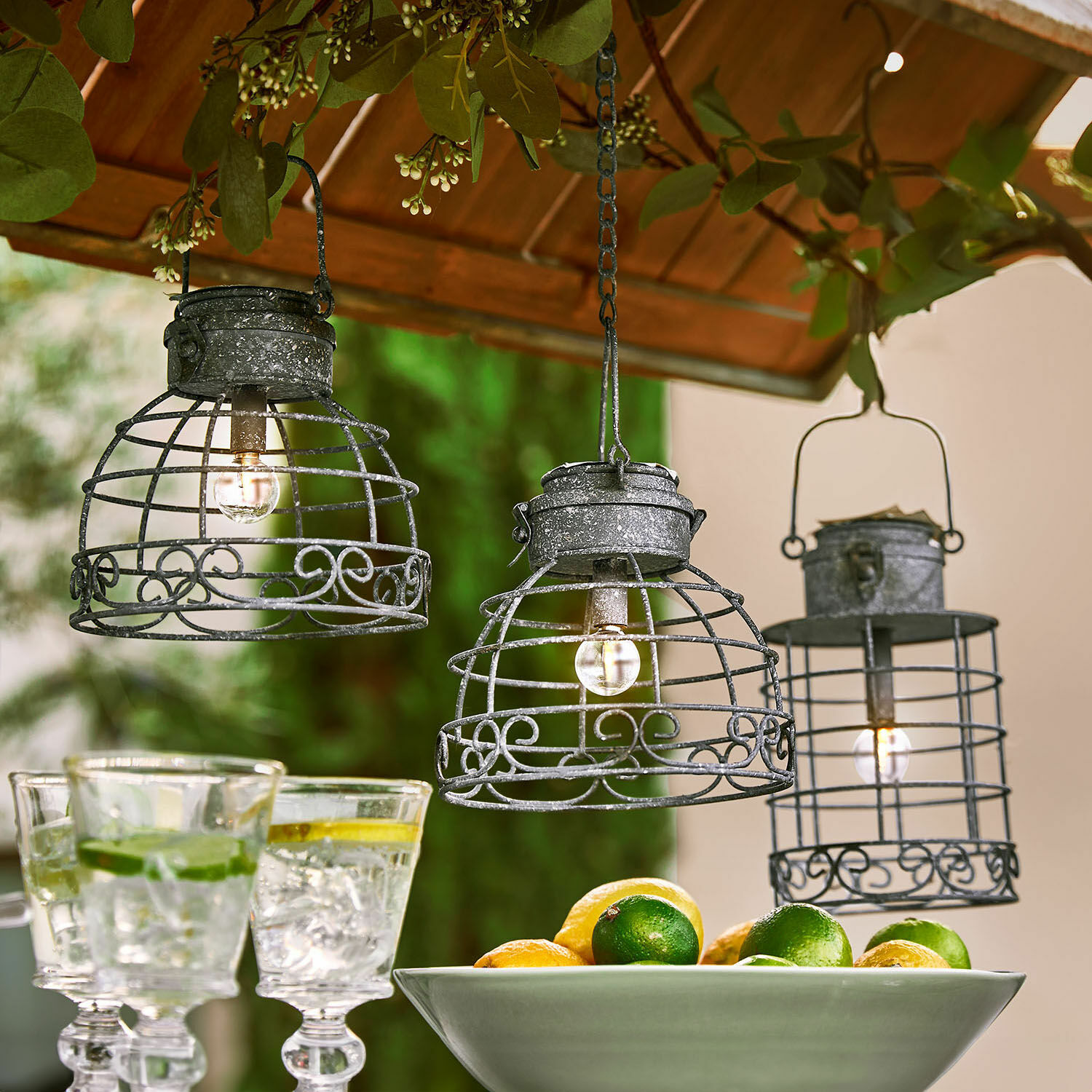 Lot de 3 lanternes solaires Yirevol Lanterne suspendue en métal gris style vintage avec éclairage LED, décoration extérieure élégante