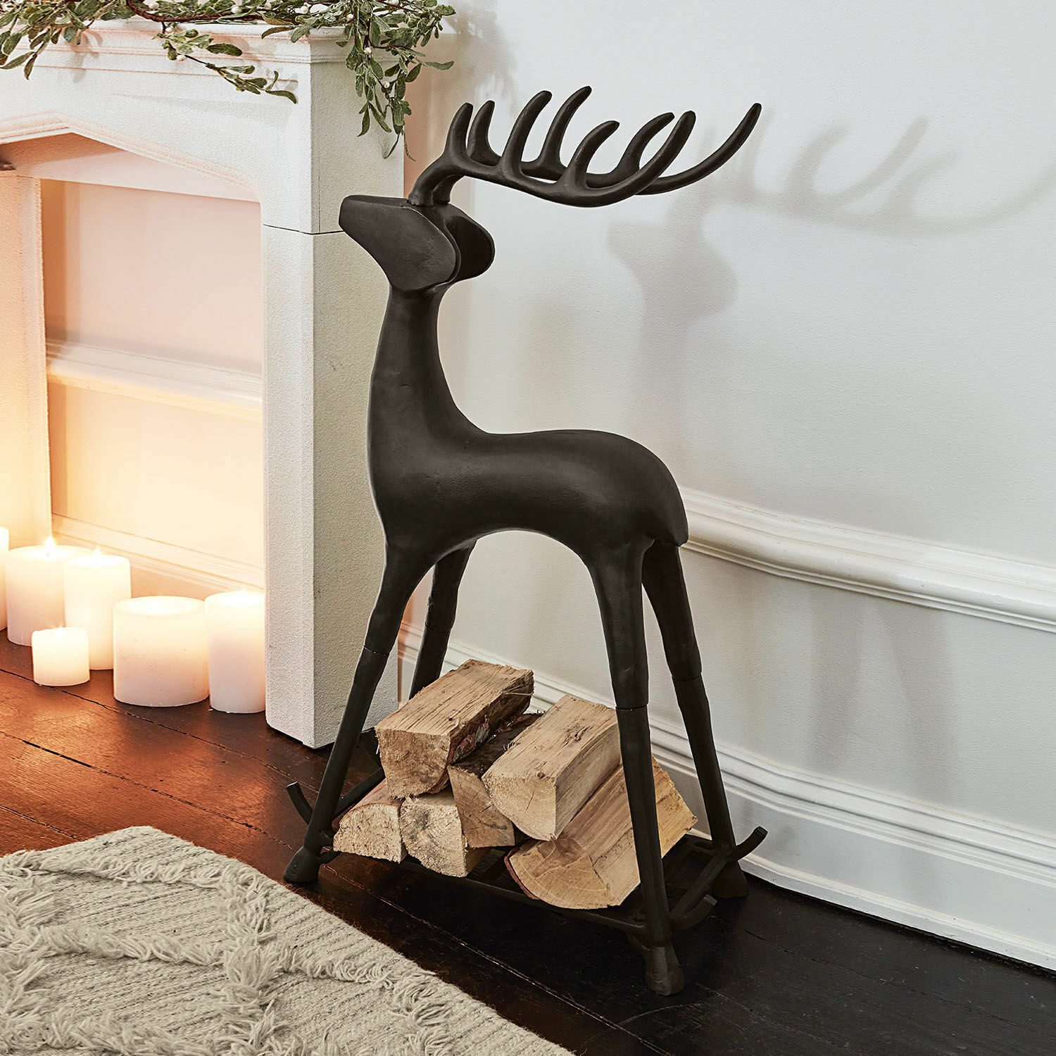 Porte-bûches Cuerno Porte-bûches en métal noir en forme de cerf, décoration pratique pour cheminée et rangement de bois