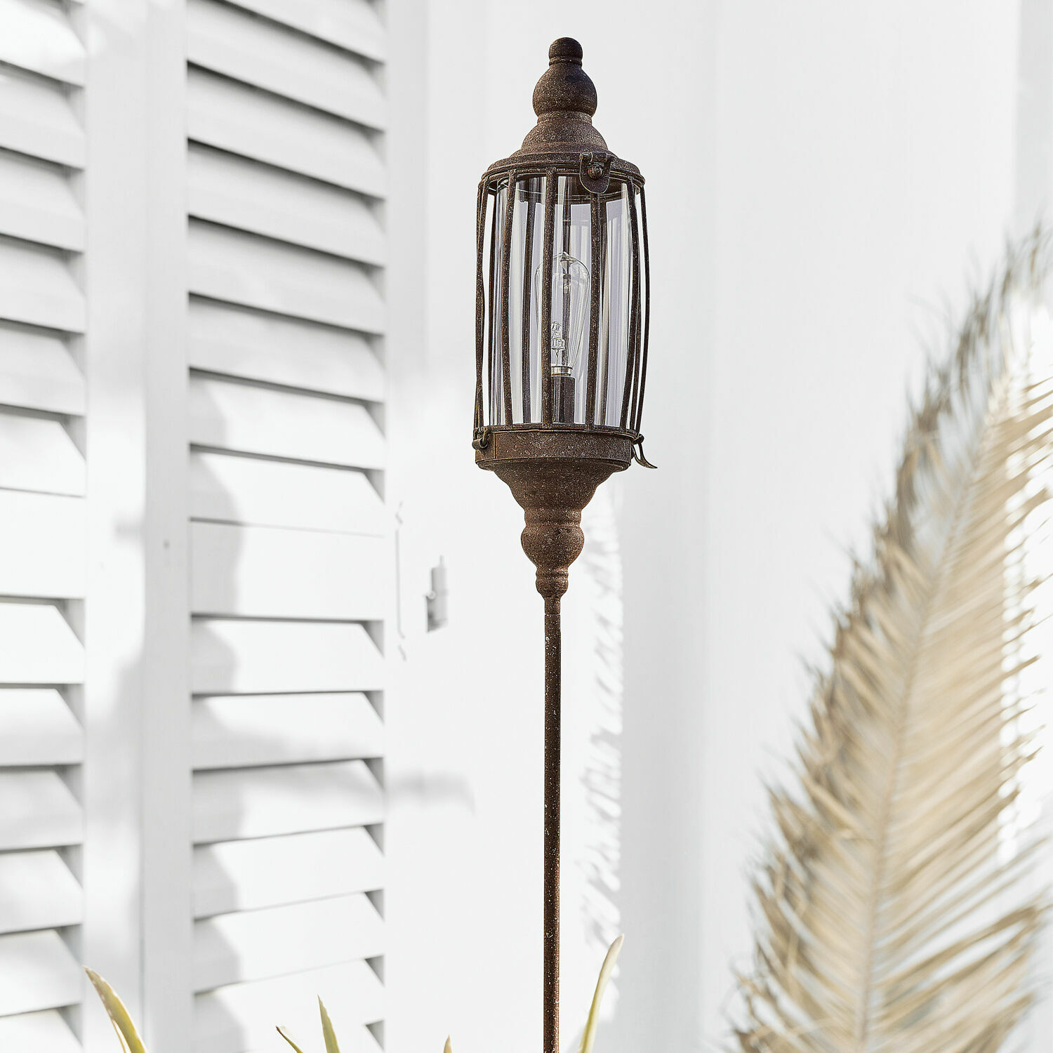 Lanterne LED Ivette Lampe de jardin décorative en métal couleur rouille, parfaite pour éclairage extérieur et décoration.