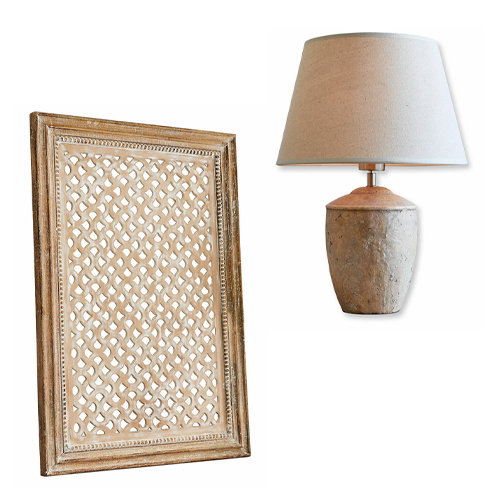 Cadre en bois ajouré et lampe de table avec abat-jour beige et base en pierre