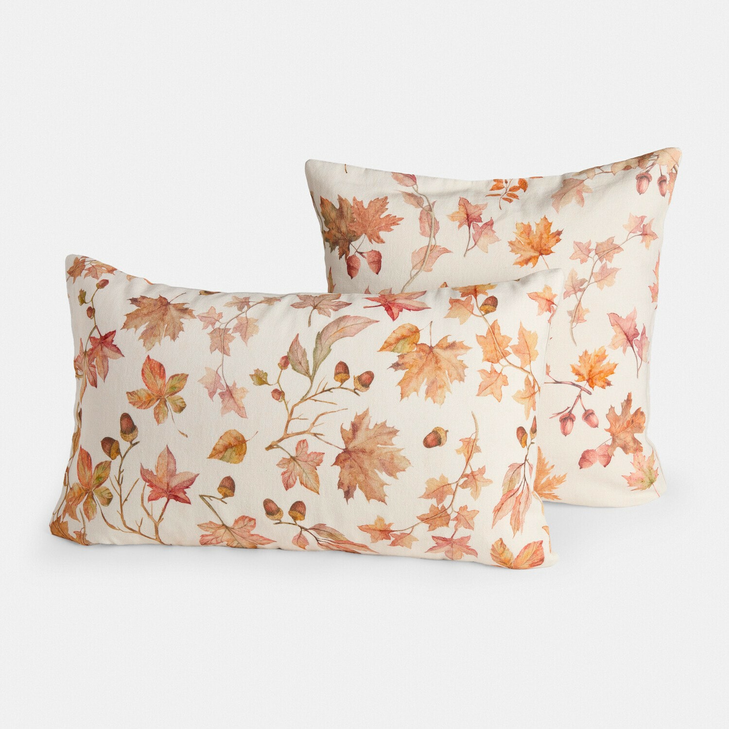 Lot de 2 housses de coussins Junniper Ensemble de deux coussins décoratifs en coton crème avec motif automnal de feuilles et glands