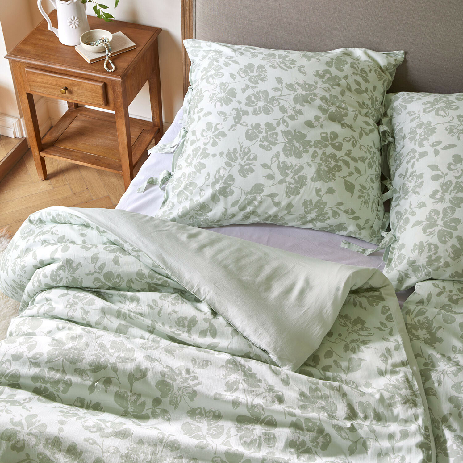 Parure de lit Walerina Parure de lit en coton vert clair avec motif floral, douce et confortable pour chambre à coucher