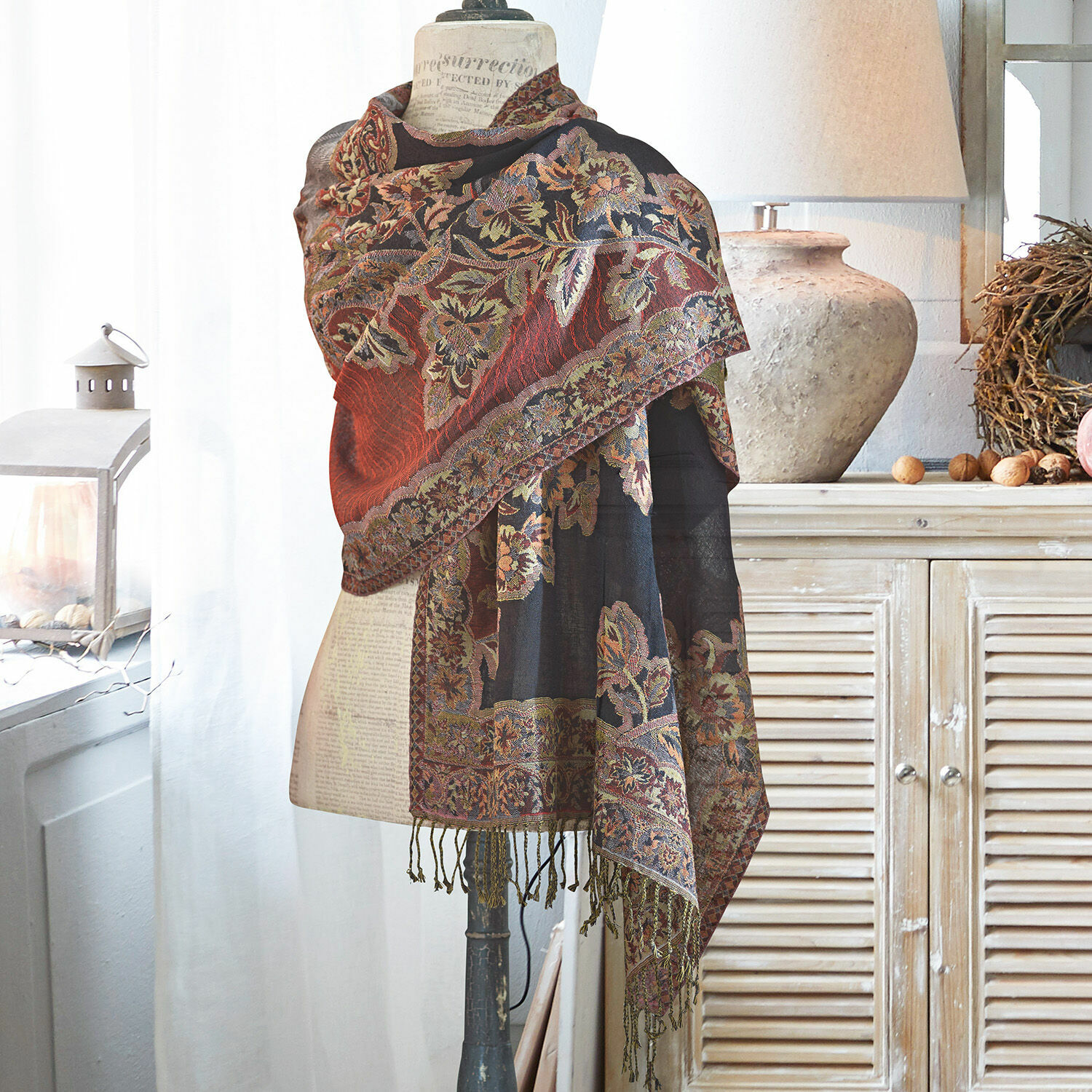 Étole Albon Écharpe à motif floral rouge et noir avec franges, accessoire mode et décoration intérieure