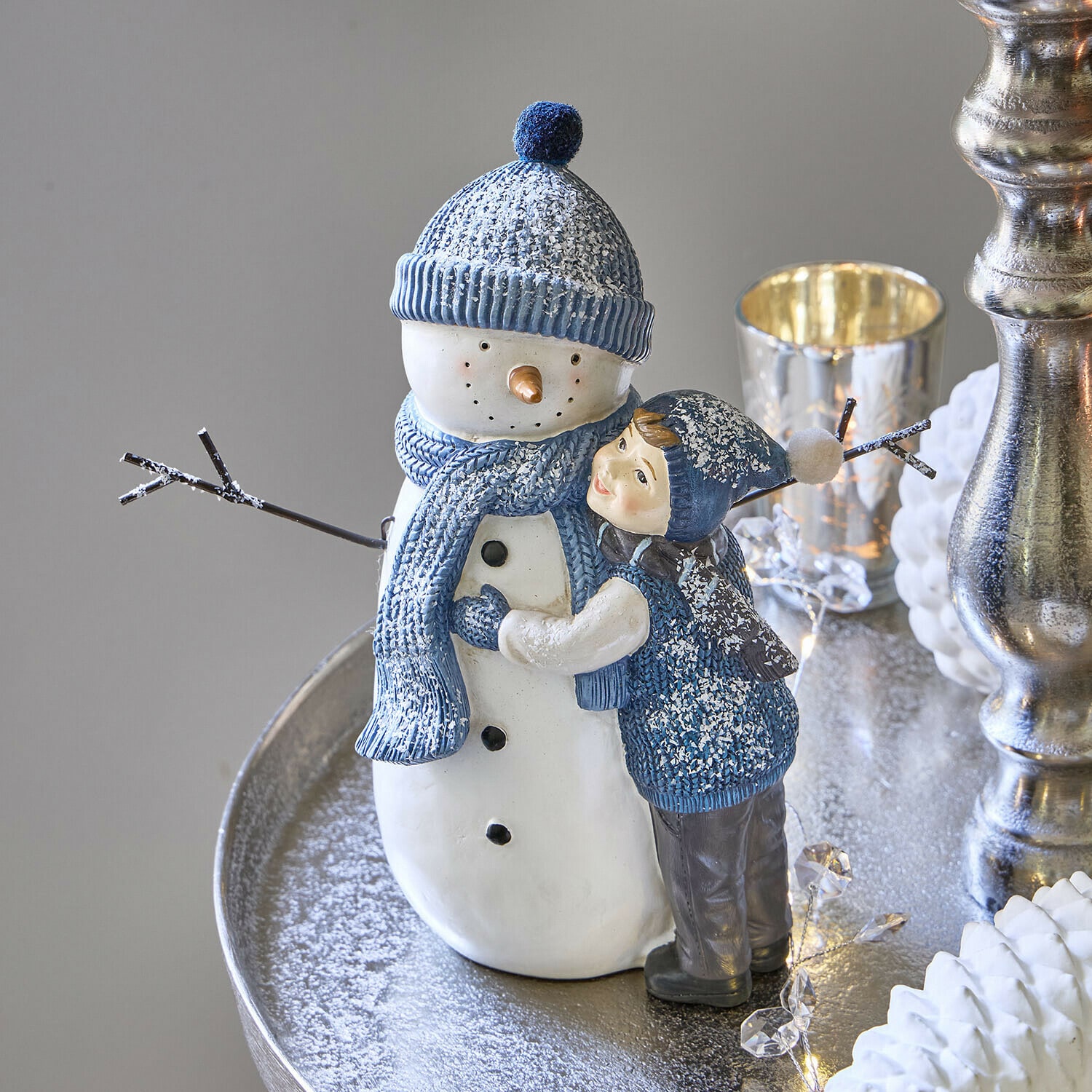 Bonhomme de neige et enfant Tedvik Bonhomme de neige et enfant Tedvik