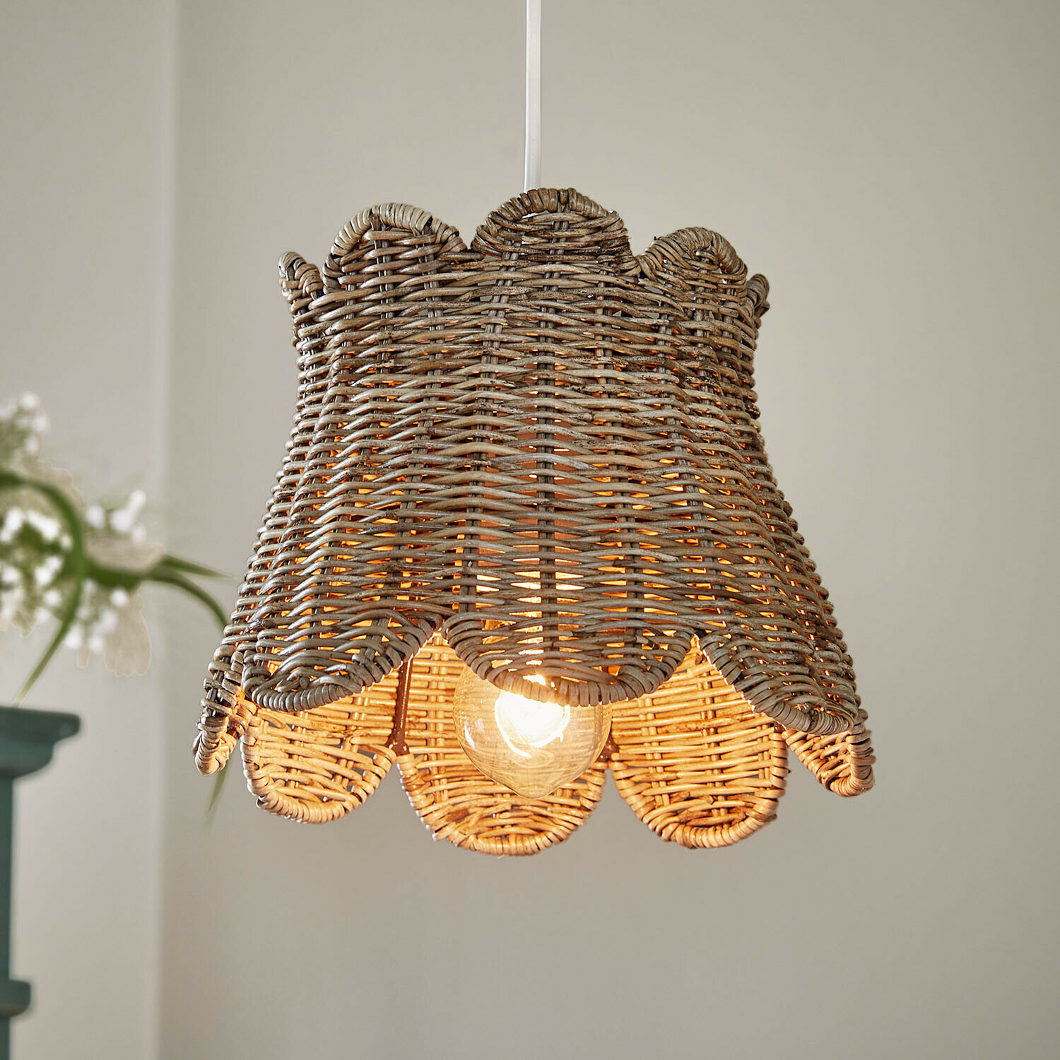Abat-jour Chantivelle Suspension en rotin tressé couleur naturelle avec abat-jour décoratif et lumière chaude