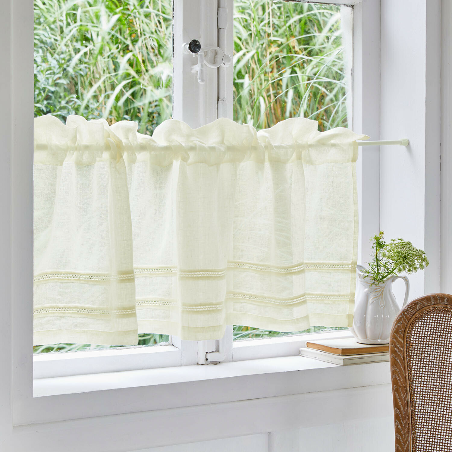 Brise-bise Jolivane Rideau court en lin crème avec détails délicats, parfait pour cuisine, tissu naturel et design léger