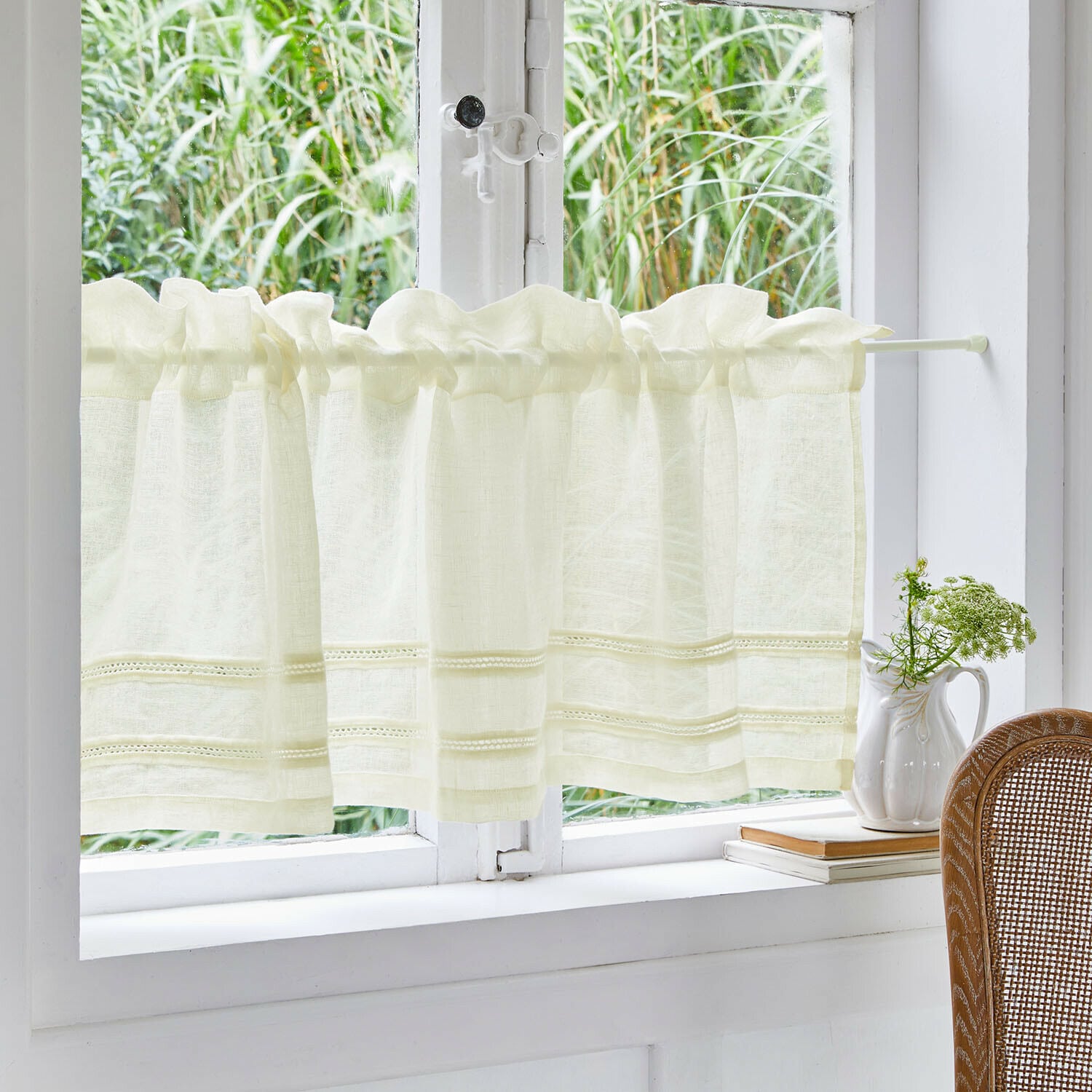 Brise-bise Jolivane Rideau court en lin crème avec détails délicats, parfait pour cuisine, tissu naturel et design léger