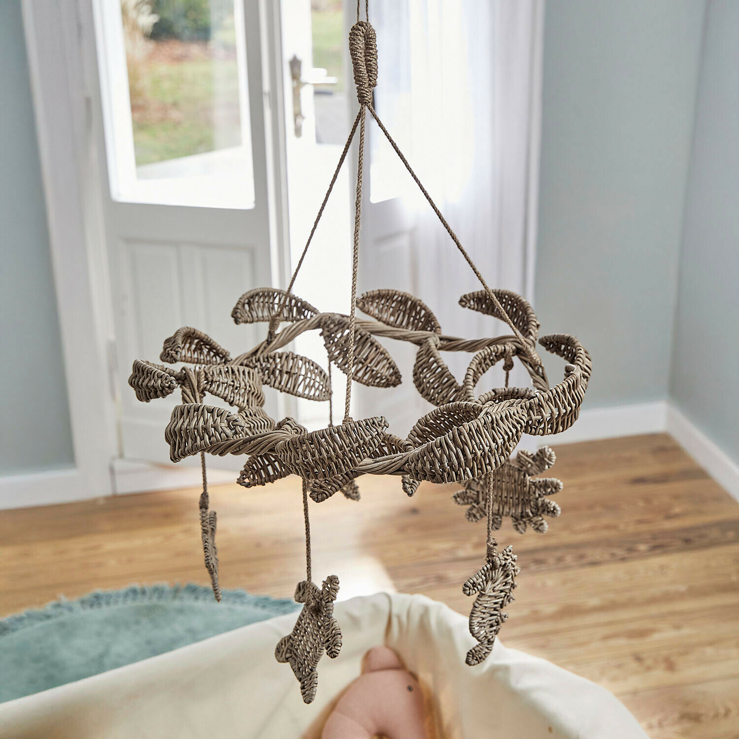 Mobile Étoille Mobile suspendu en osier naturel avec feuilles et animaux tressés, décoration pour chambre d'enfant