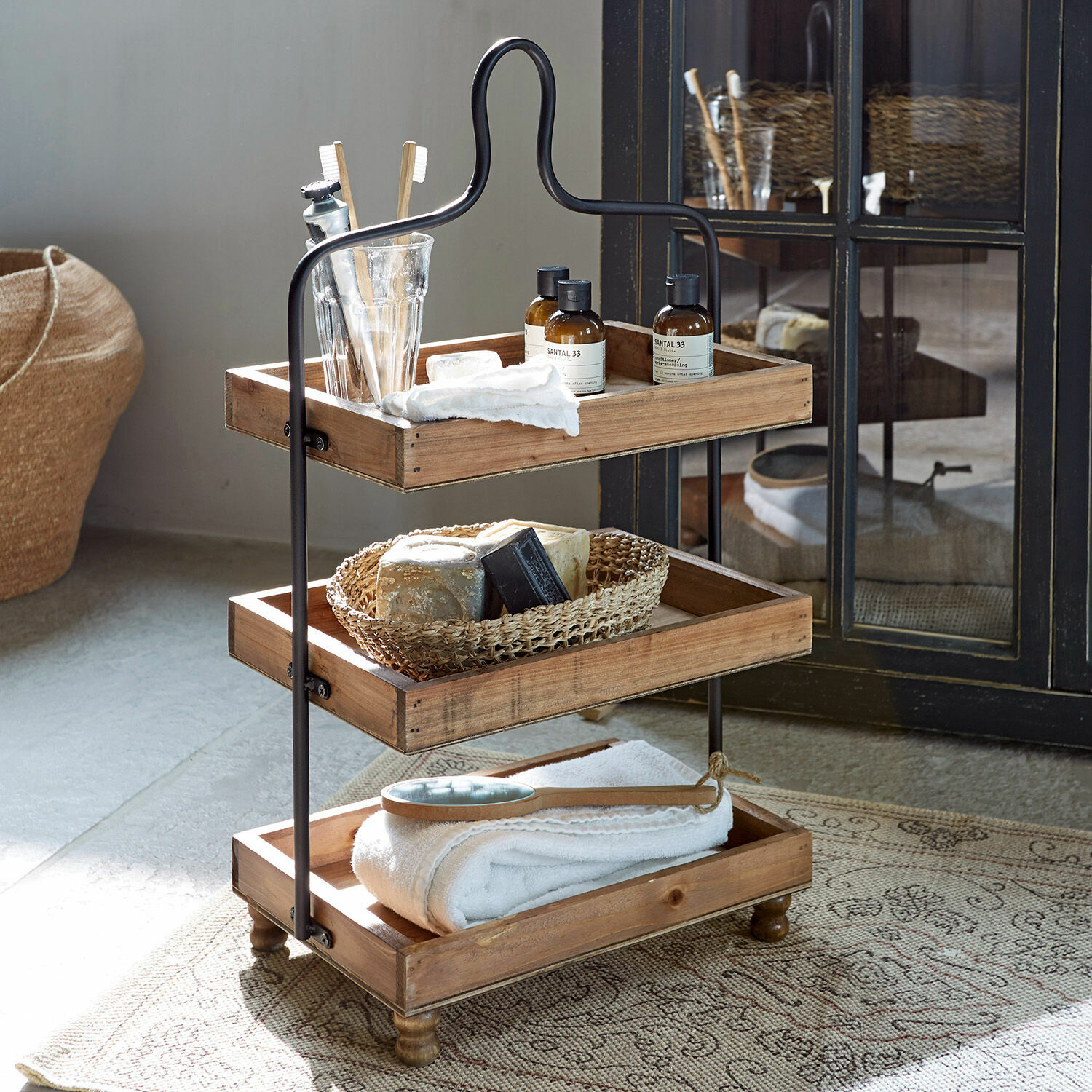 Étagère Lasse Étagère de salle de bain à trois niveaux en bois et métal naturel pour ranger cosmétiques et serviettes