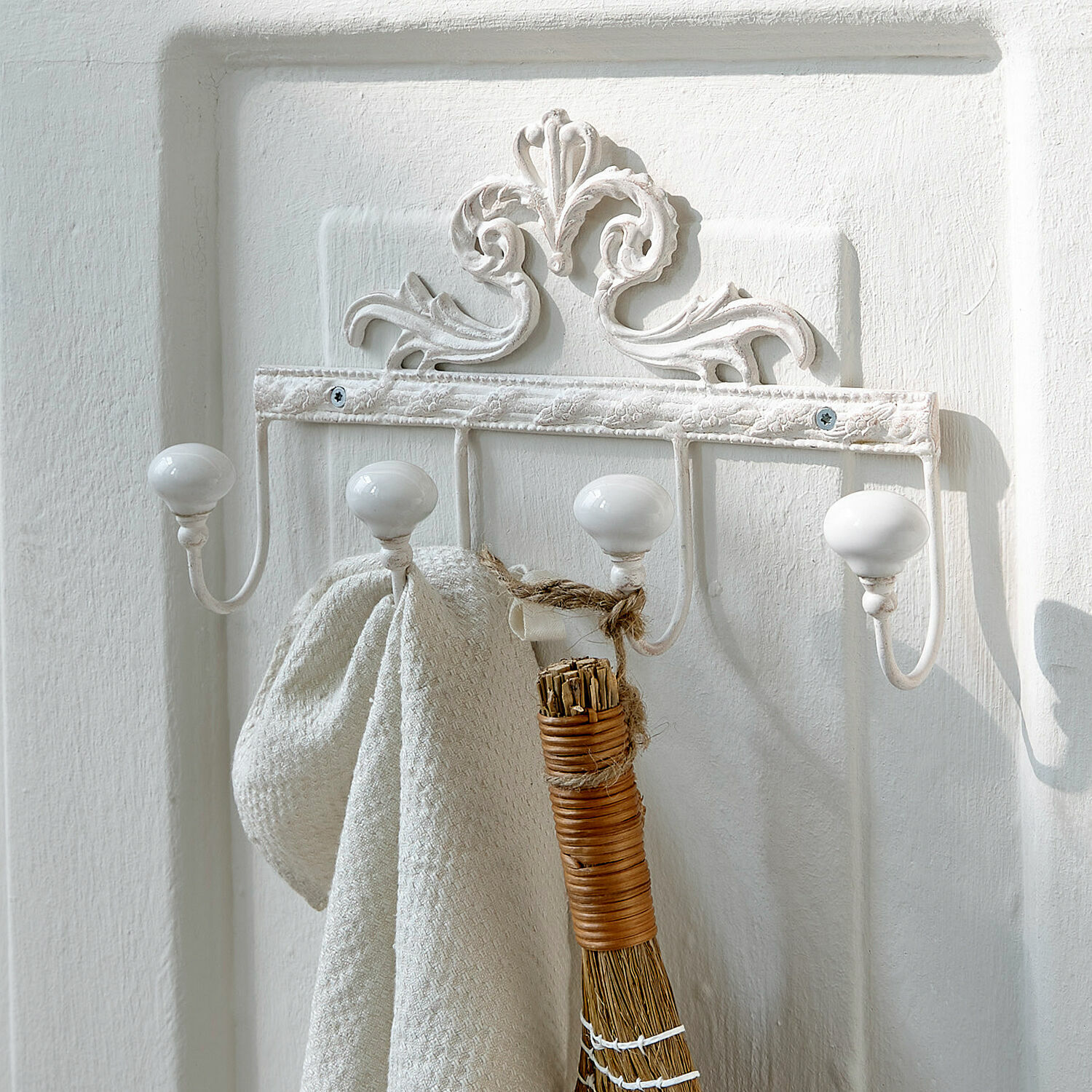 Patère à crochets Cher Patère murale blanche en métal avec boutons en céramique et motif décoratif, pour l'entrée