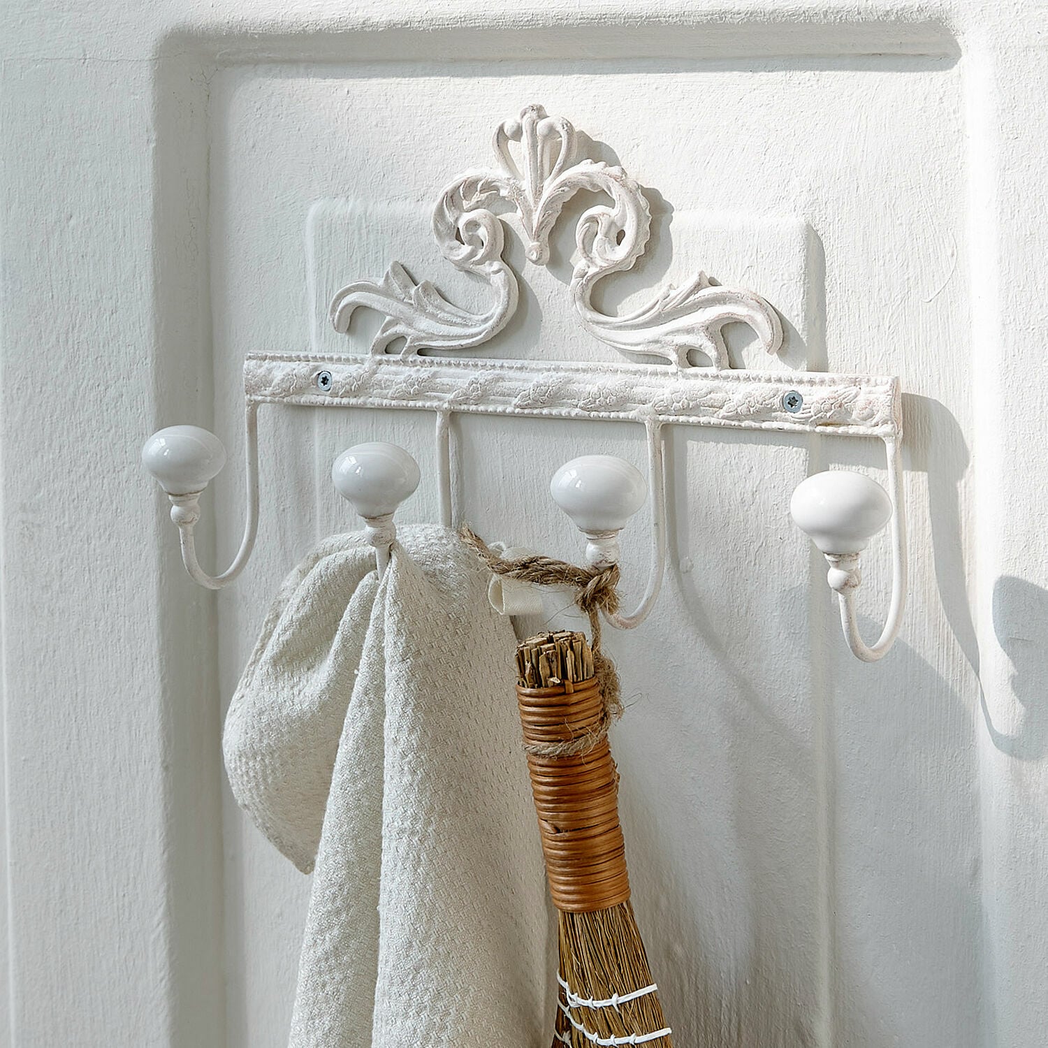 Patère à crochets Cher Patère murale blanche en métal avec boutons en céramique et motif décoratif, pour l'entrée